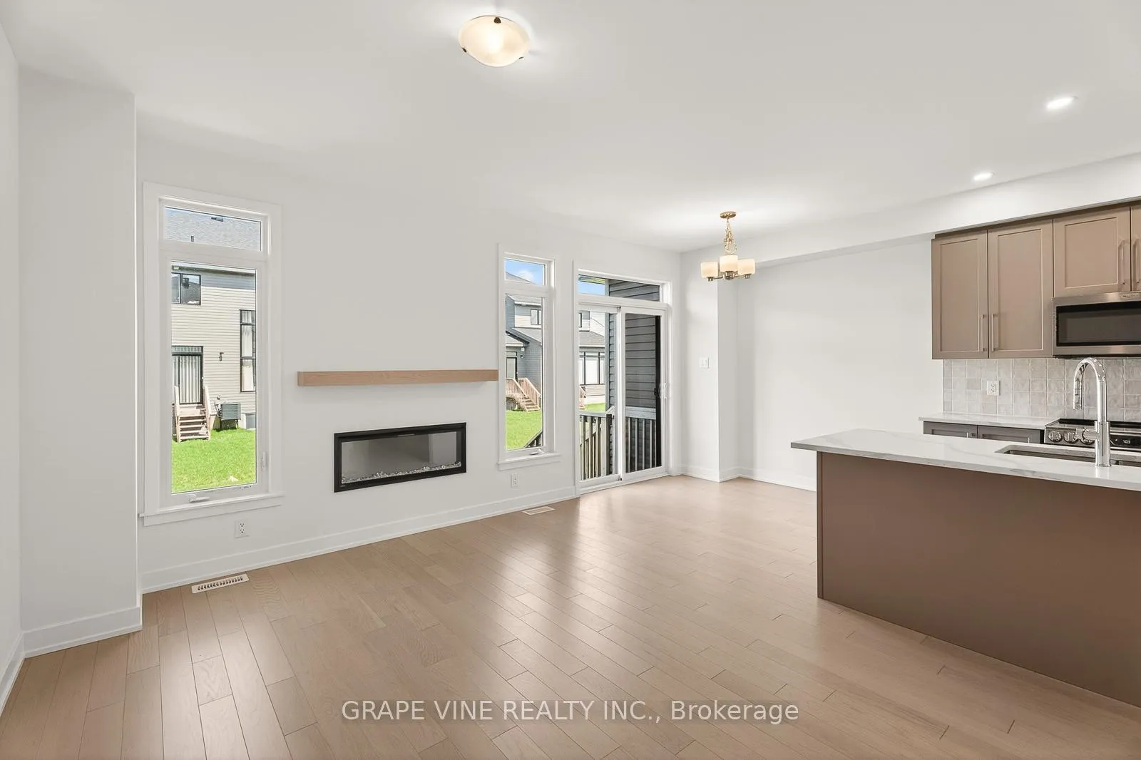 Photo 15 of 93 San Felice Circle, Ottawa, Kanata - Emerald Meadows/Trailwest — HOMEH