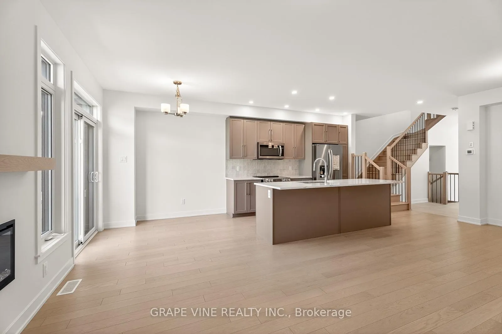 Photo 16 of 93 San Felice Circle, Ottawa, Kanata - Emerald Meadows/Trailwest — HOMEH