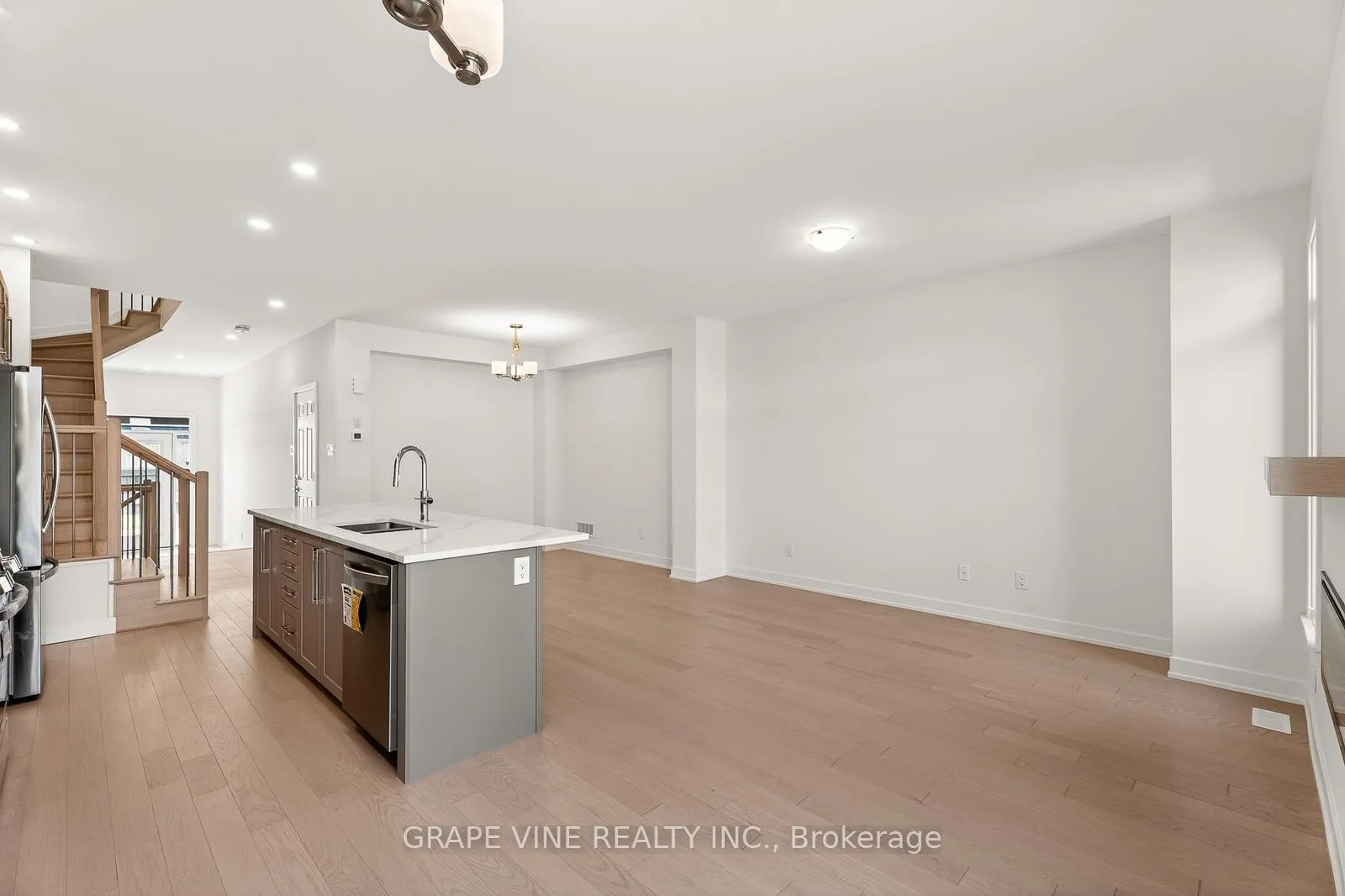 Photo 18 of 93 San Felice Circle, Ottawa, Kanata - Emerald Meadows/Trailwest — HOMEH