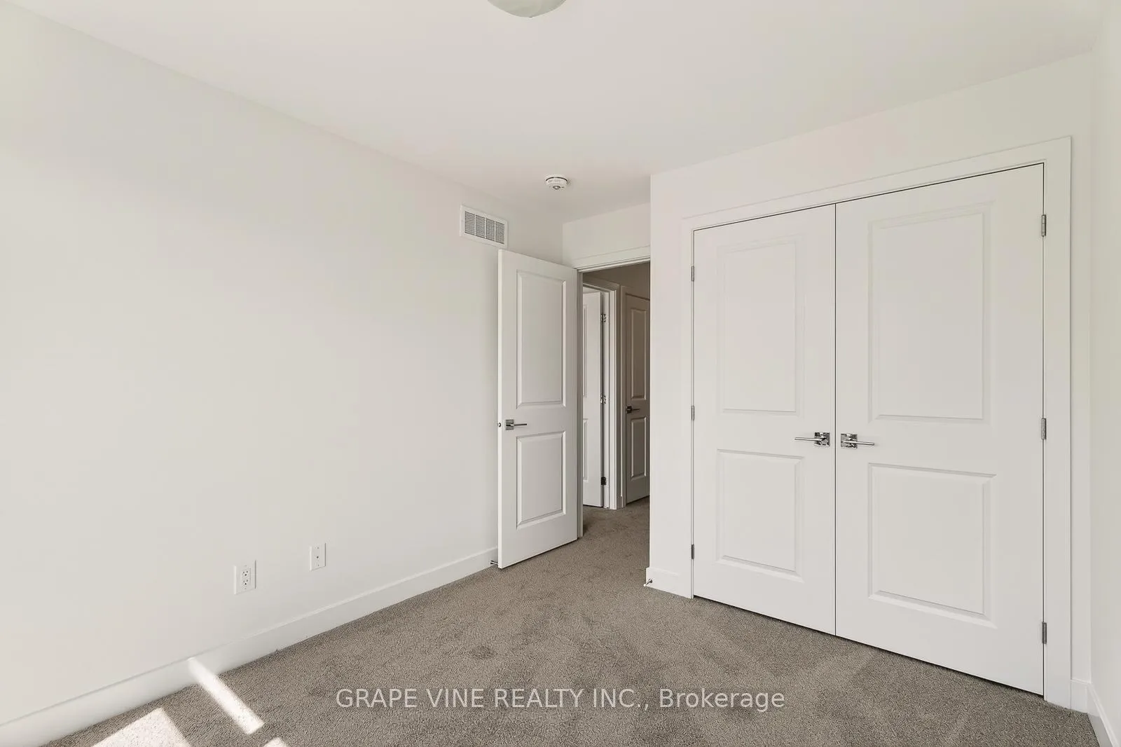 Photo 26 of 93 San Felice Circle, Ottawa, Kanata - Emerald Meadows/Trailwest — HOMEH