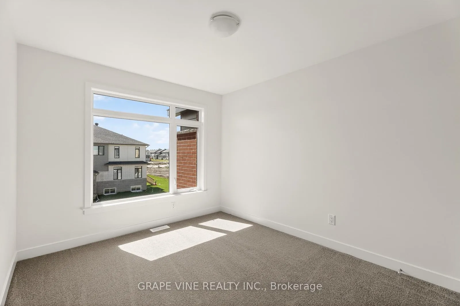 Photo 28 of 93 San Felice Circle, Ottawa, Kanata - Emerald Meadows/Trailwest — HOMEH