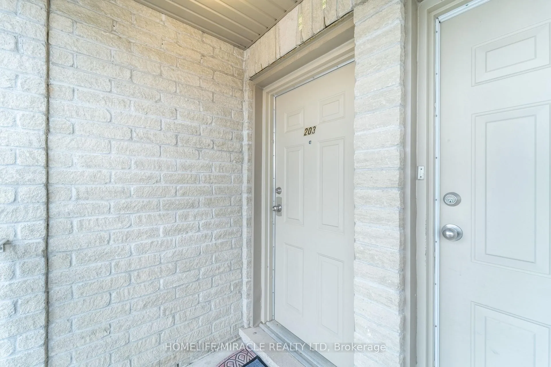 Photo 3 of Unit 203, 50 Whitlaw Way, Brant, Paris — HOMEH