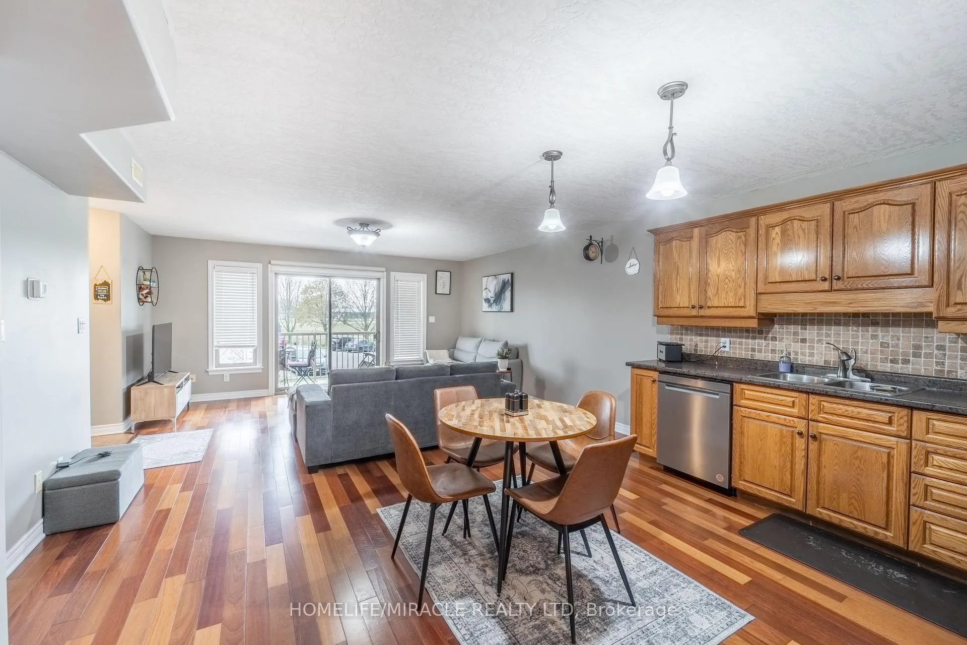 Photo 10 of Unit 203, 50 Whitlaw Way, Brant, Paris — HOMEH