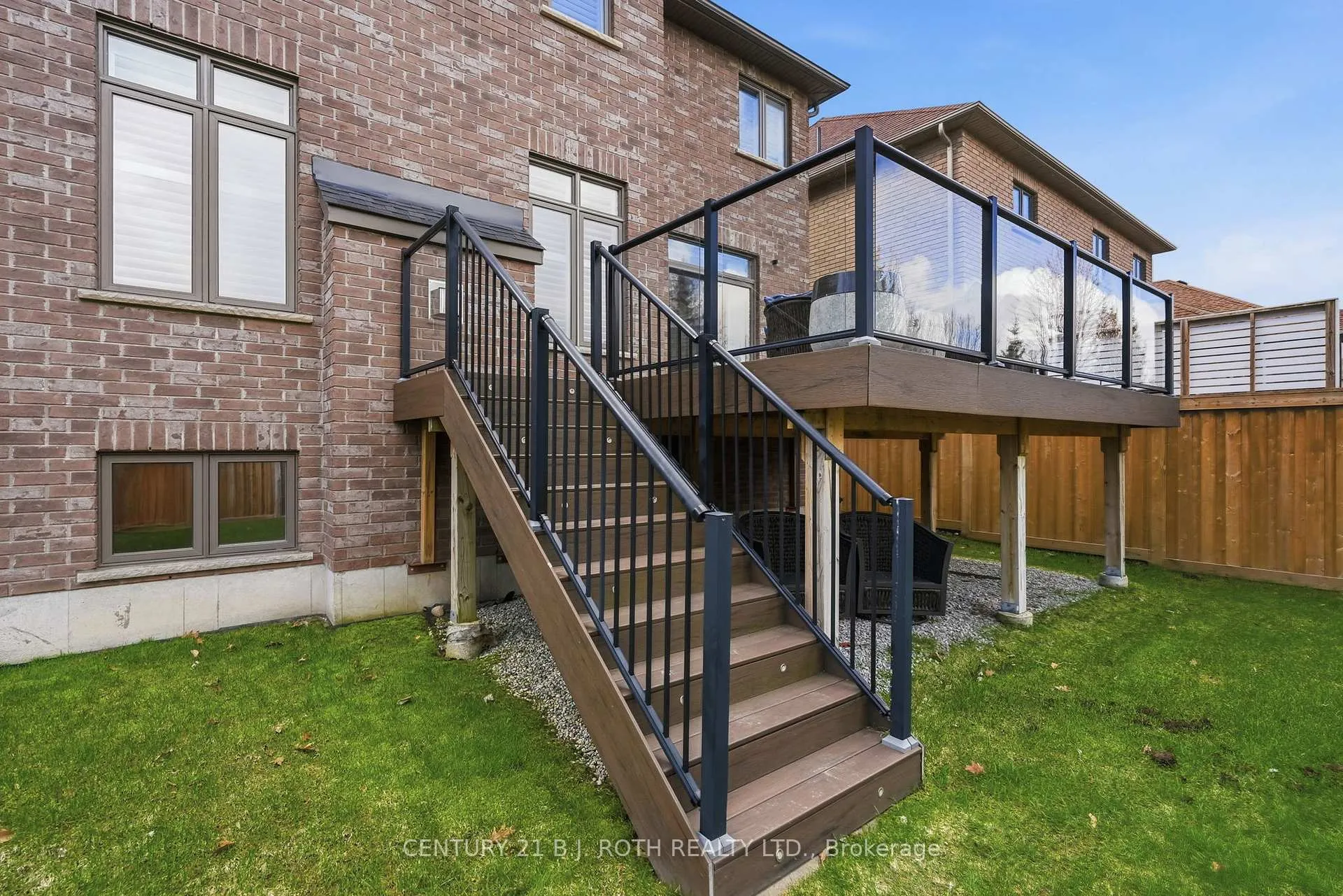 Photo 5 of 30 Capps Drive, Barrie, Bayshore — HOMEH