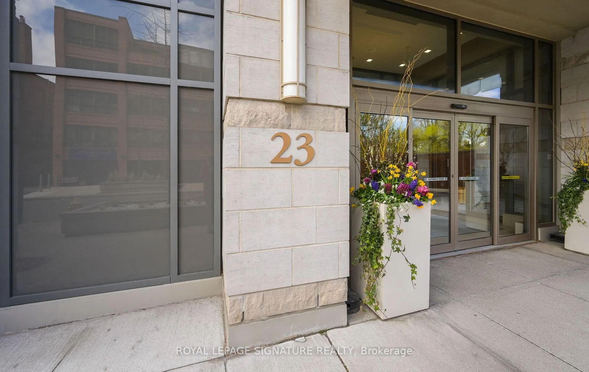 Photo 4 of Unit 323, 23 Glebe Road, Toronto, Yonge-Eglinton — HOMEH