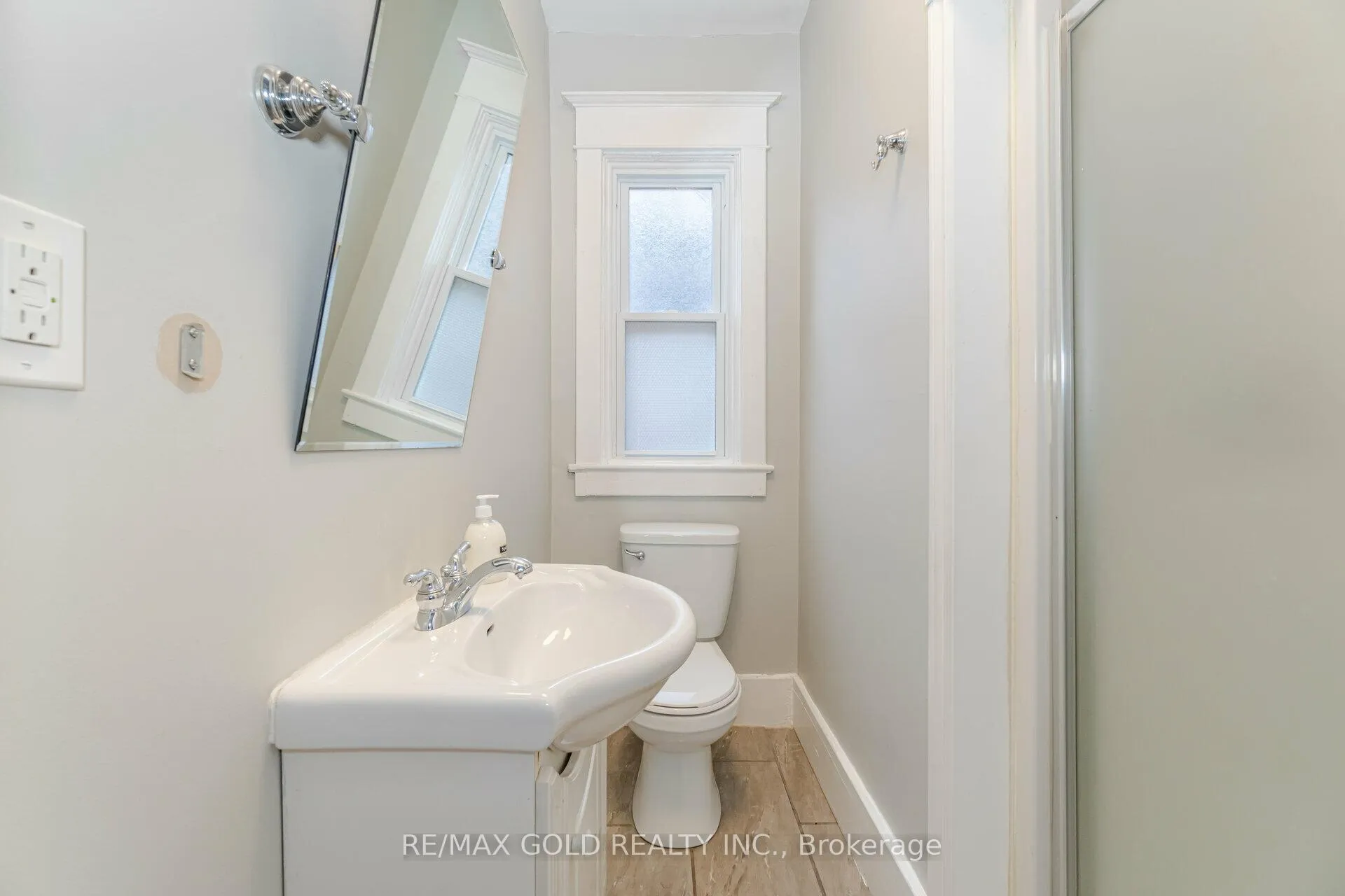 Photo 14 of 161 Adelaide Avenue E, Oshawa, O'Neill — HOMEH