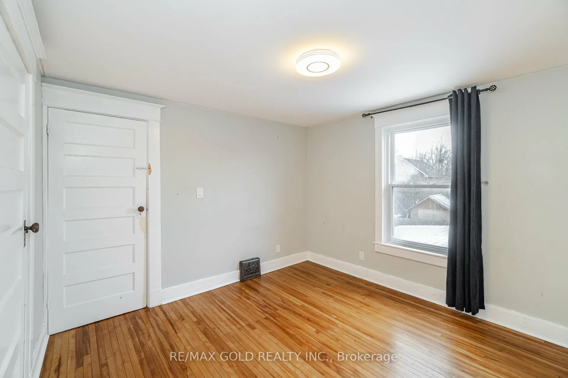 Photo 21 of 161 Adelaide Avenue E, Oshawa, O'Neill — HOMEH