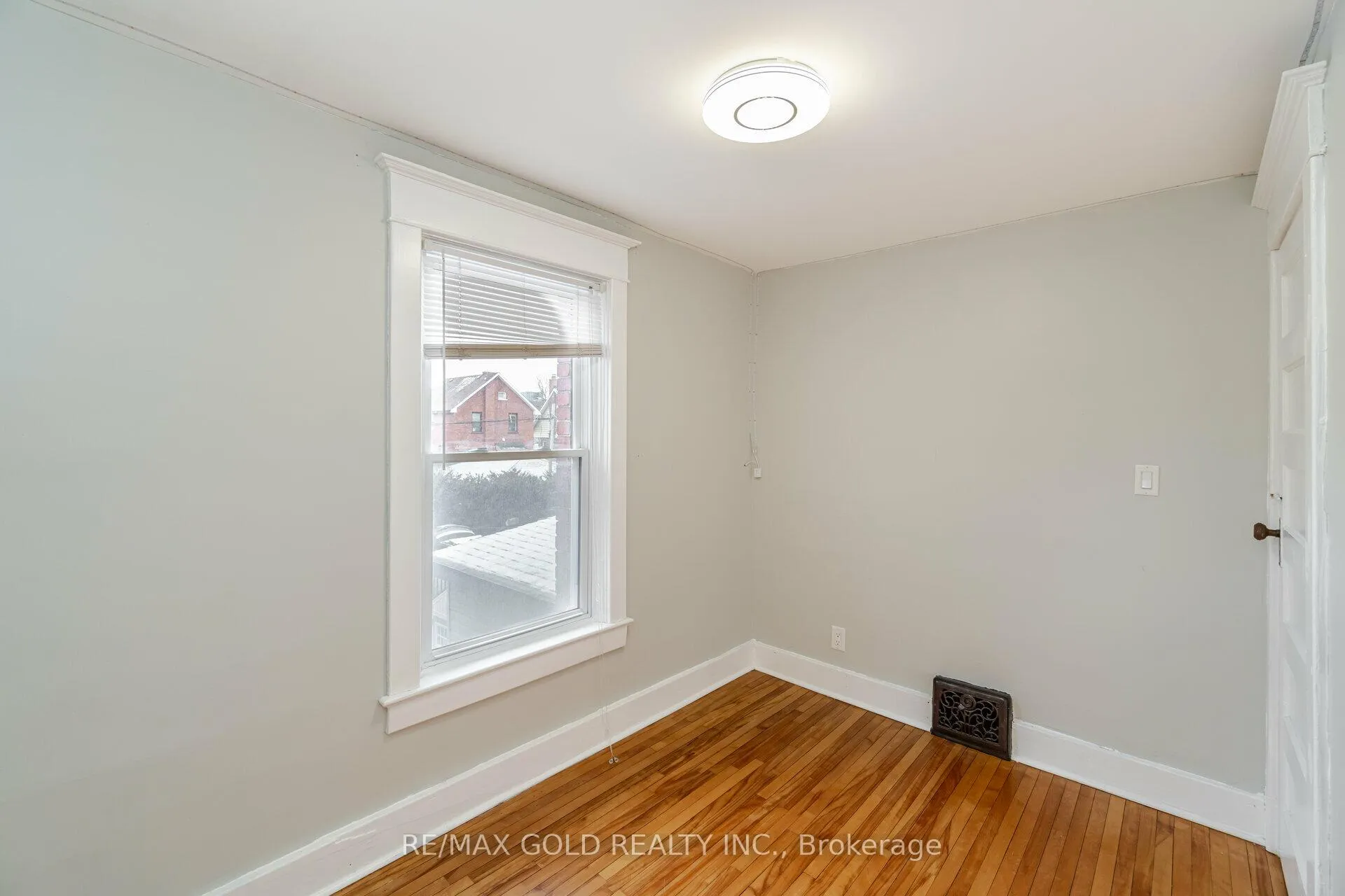 Photo 23 of 161 Adelaide Avenue E, Oshawa, O'Neill — HOMEH