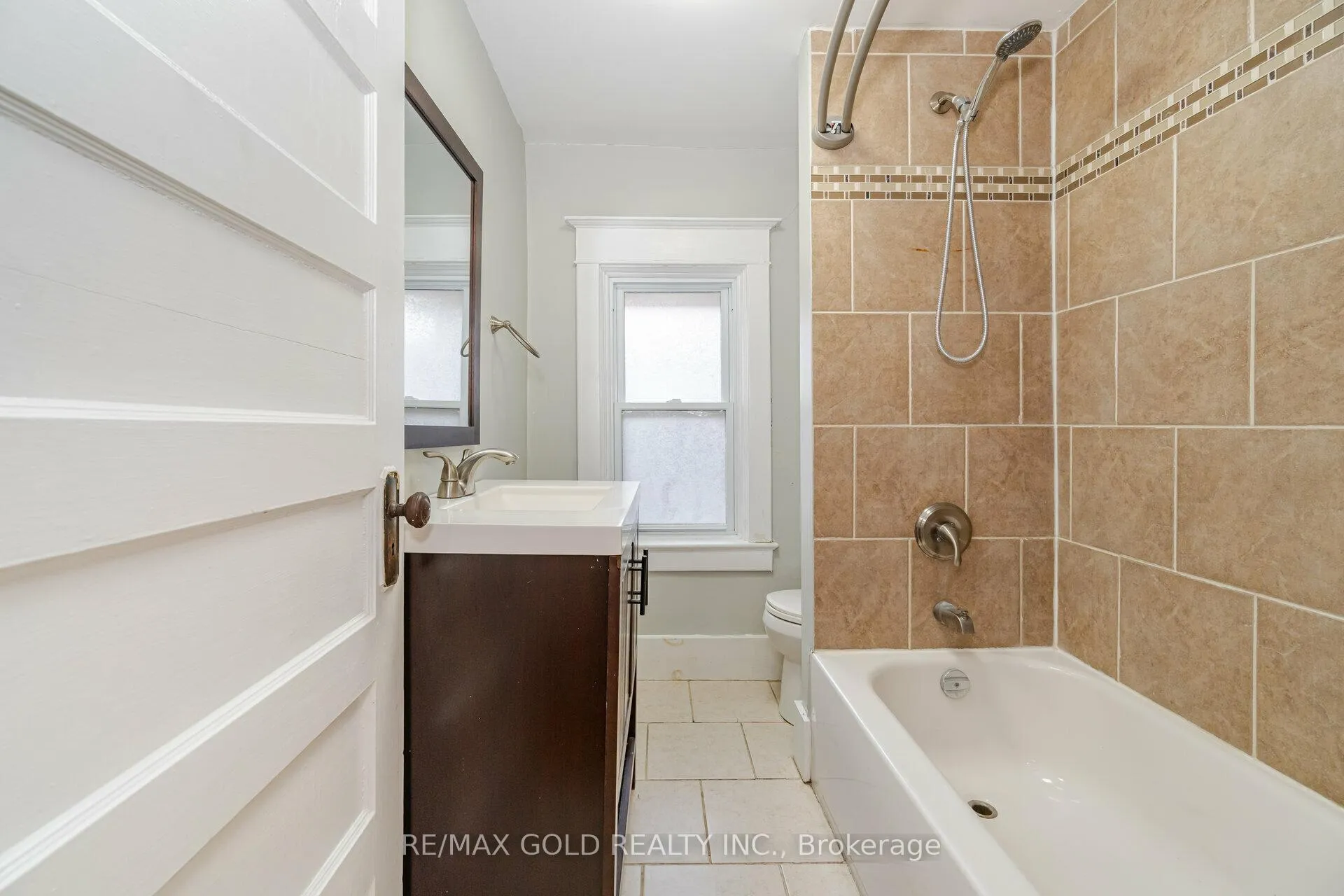 Photo 24 of 161 Adelaide Avenue E, Oshawa, O'Neill — HOMEH