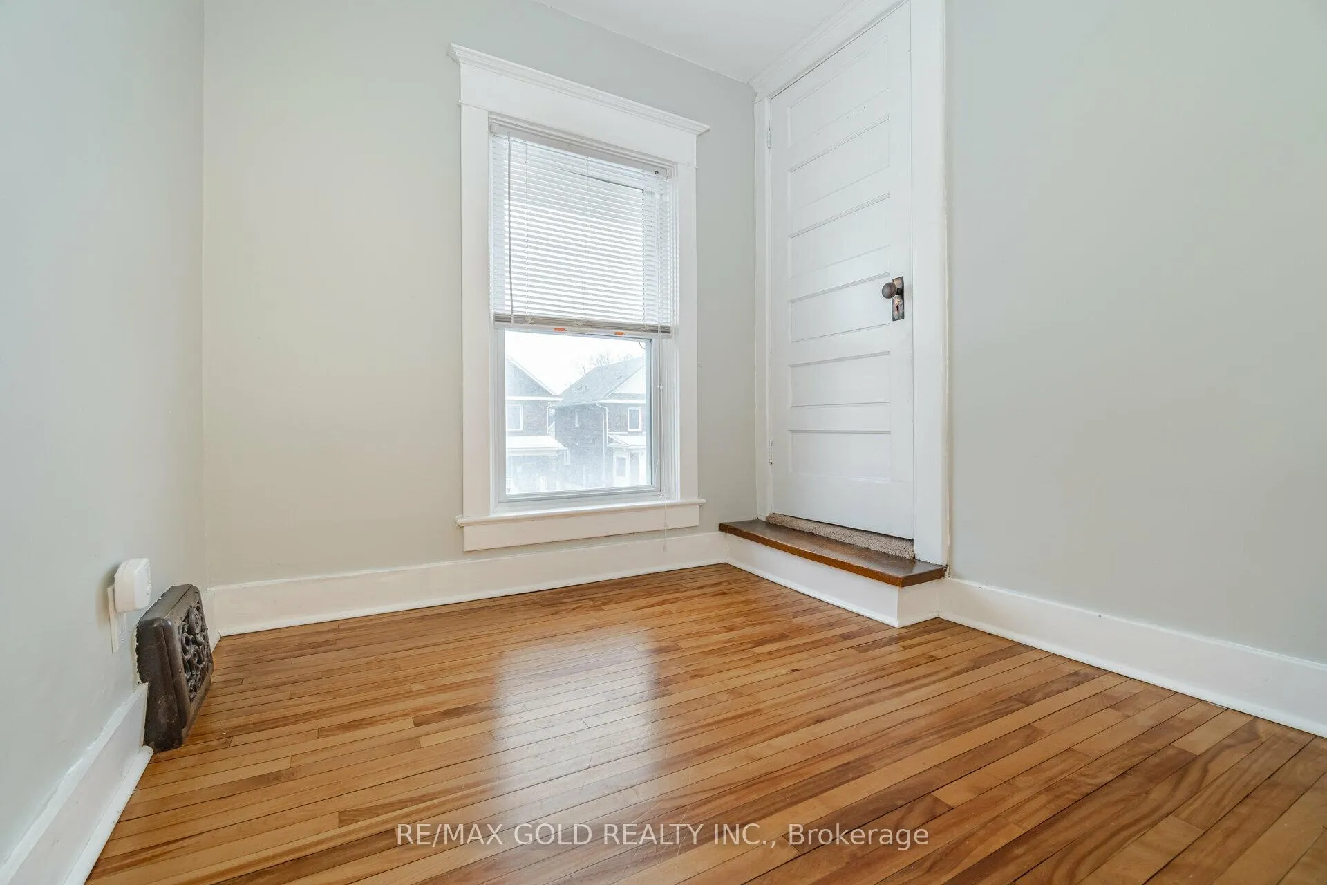 Photo 25 of 161 Adelaide Avenue E, Oshawa, O'Neill — HOMEH