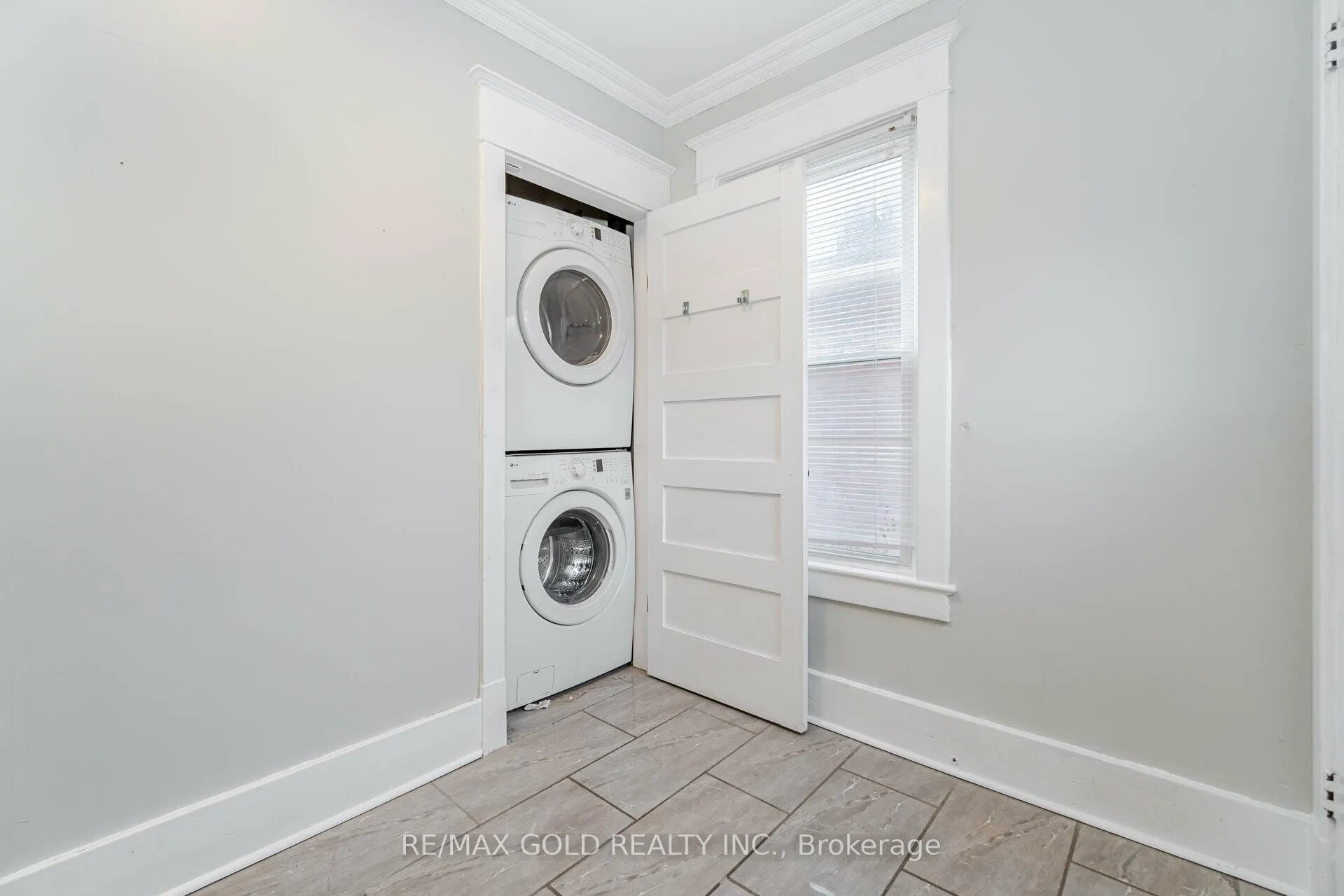 Photo 29 of 161 Adelaide Avenue E, Oshawa, O'Neill — HOMEH