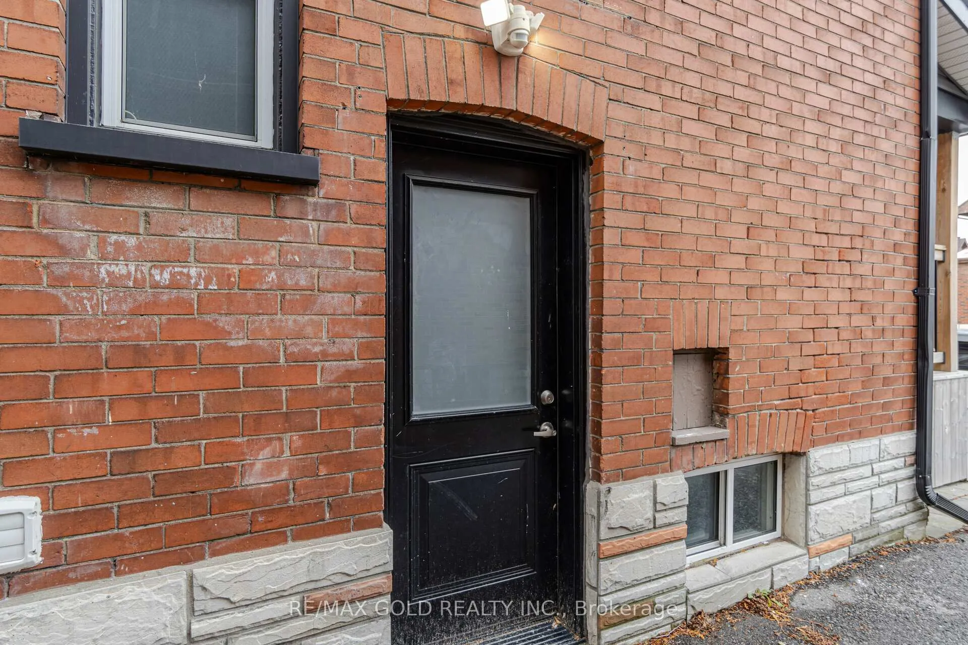 Photo 30 of 161 Adelaide Avenue E, Oshawa, O'Neill — HOMEH