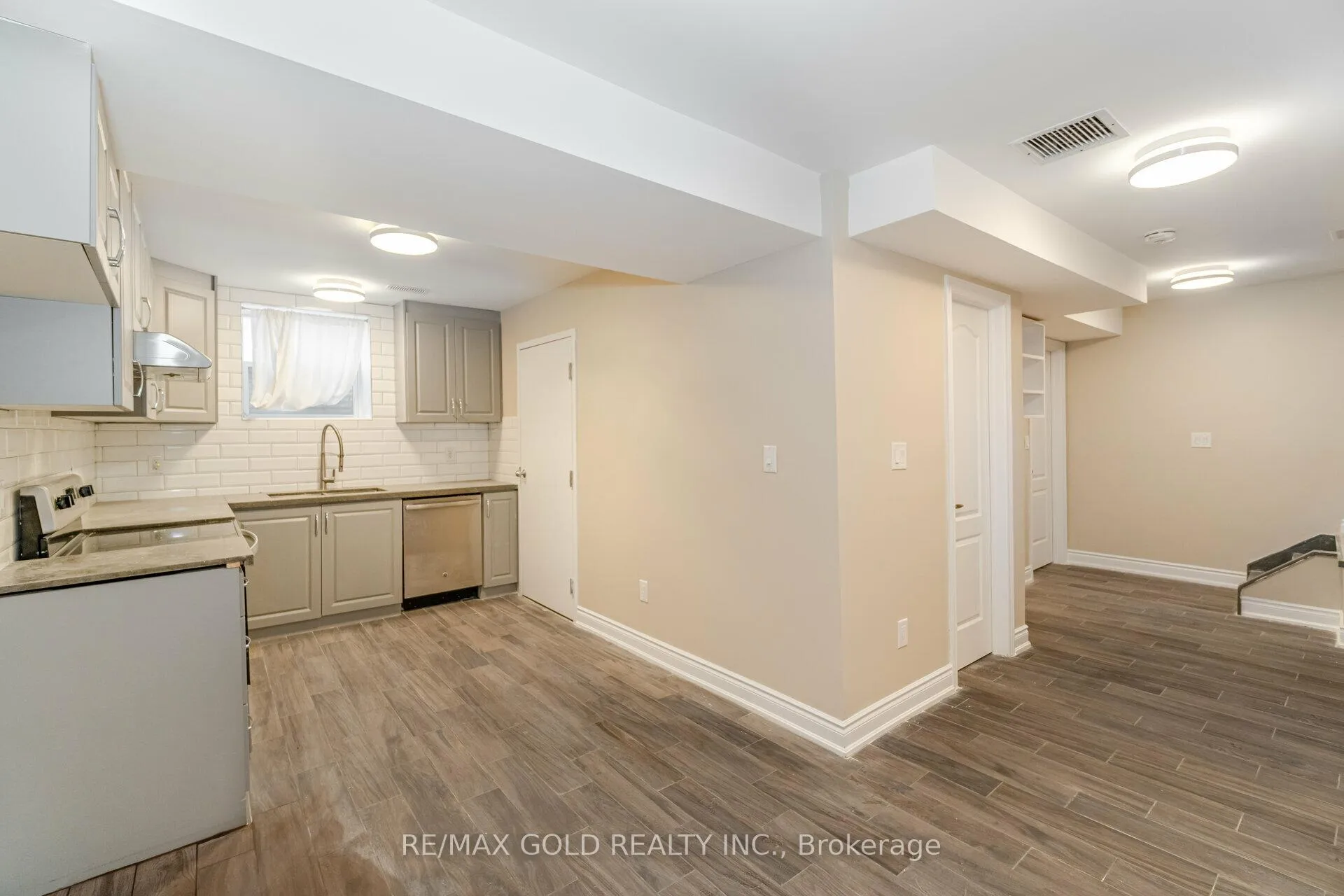 Photo 32 of 161 Adelaide Avenue E, Oshawa, O'Neill — HOMEH