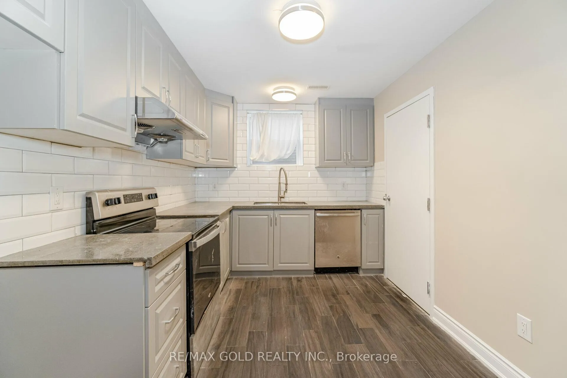 Photo 33 of 161 Adelaide Avenue E, Oshawa, O'Neill — HOMEH