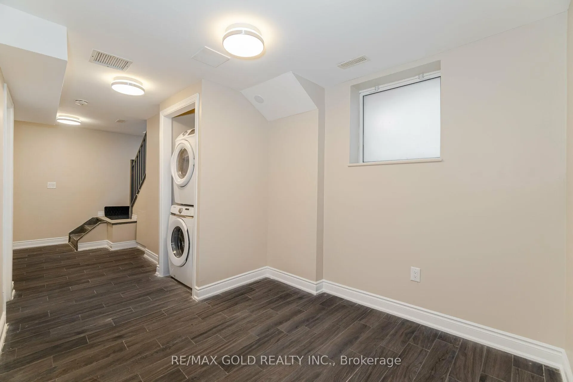 Photo 35 of 161 Adelaide Avenue E, Oshawa, O'Neill — HOMEH