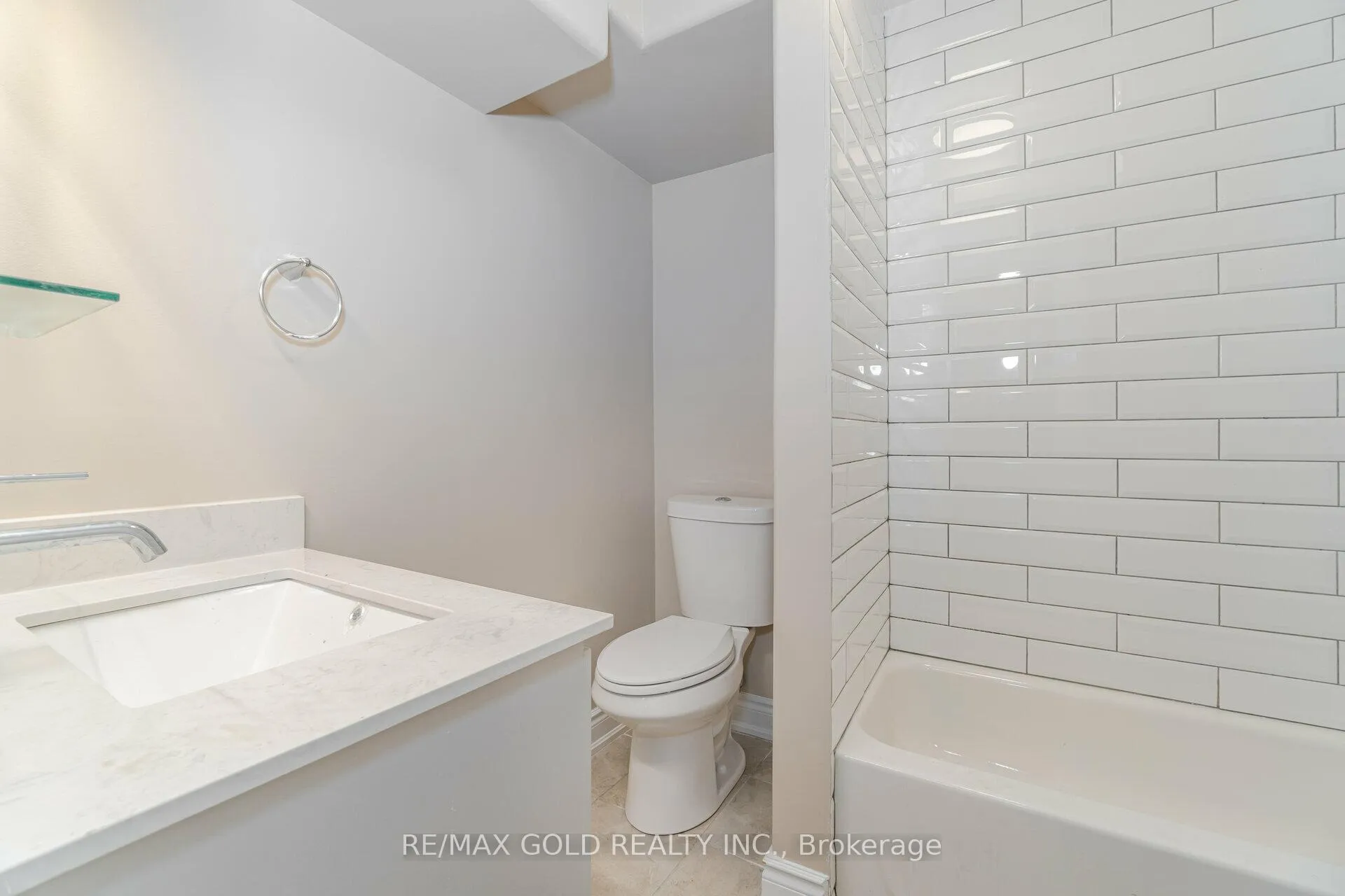 Photo 38 of 161 Adelaide Avenue E, Oshawa, O'Neill — HOMEH
