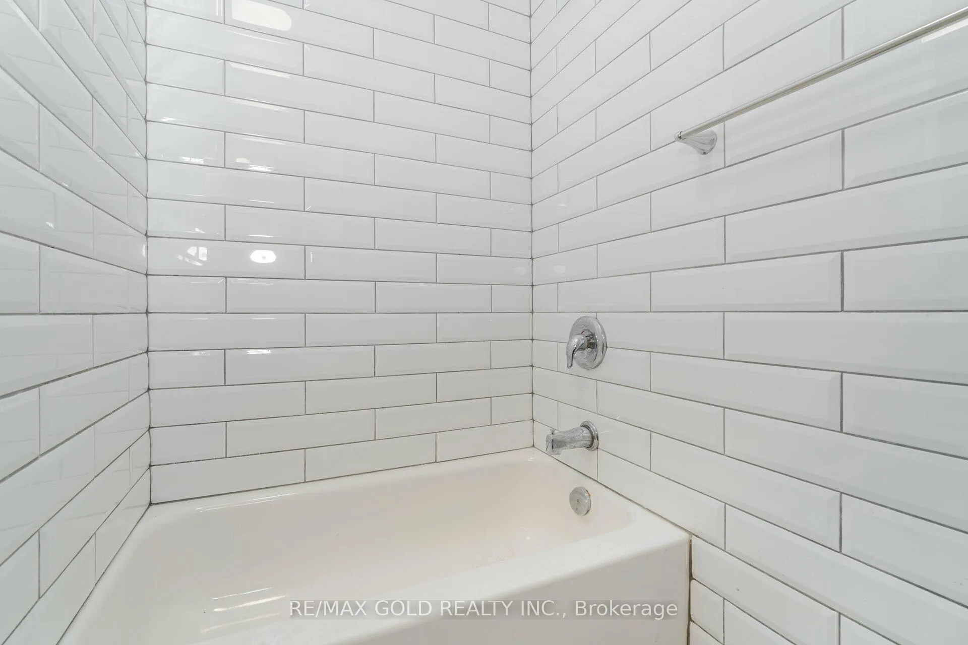Photo 39 of 161 Adelaide Avenue E, Oshawa, O'Neill — HOMEH