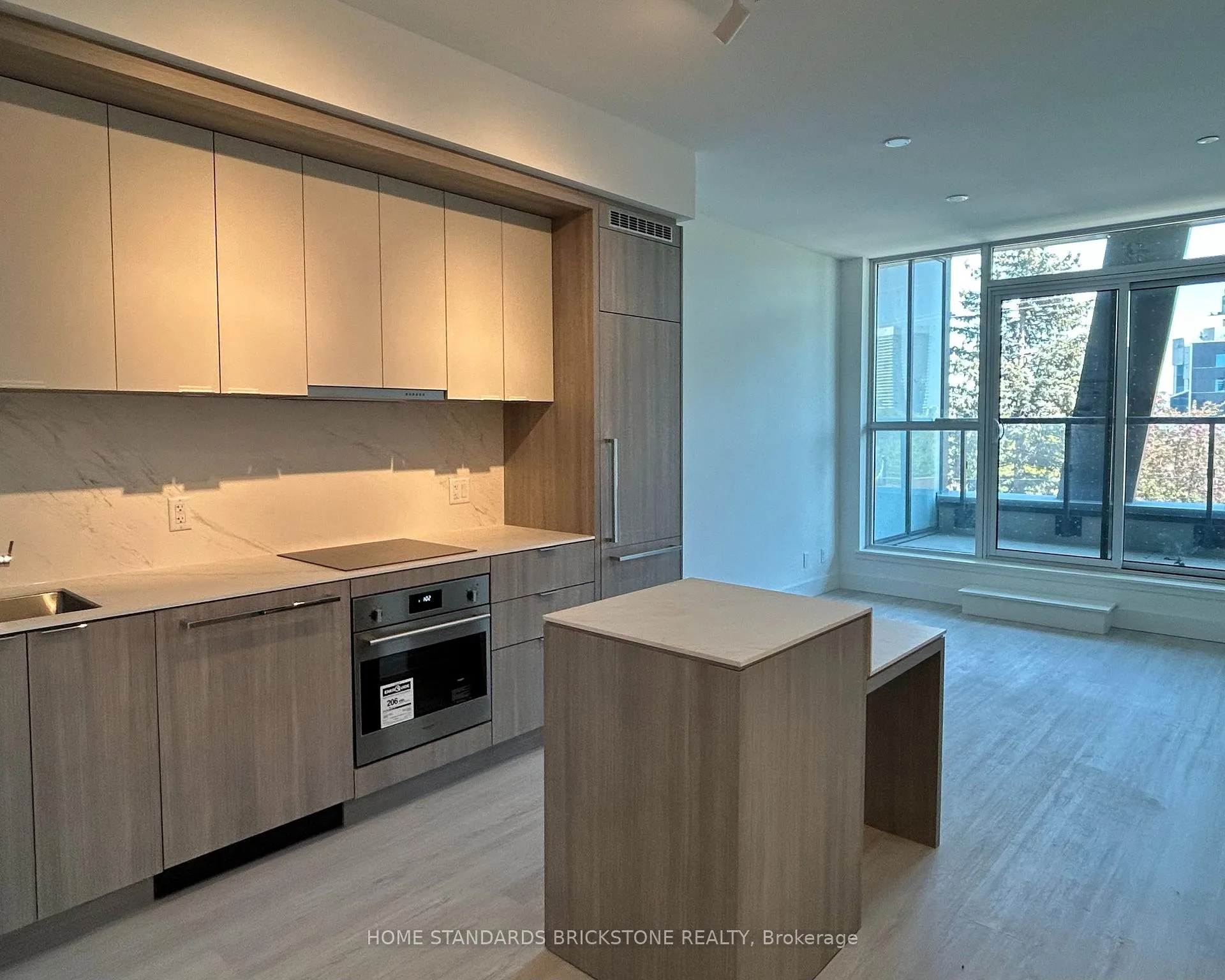 Photo 2 of Unit 221, 6 Greenbriar Road, North York, Bayview Village — HOMEH