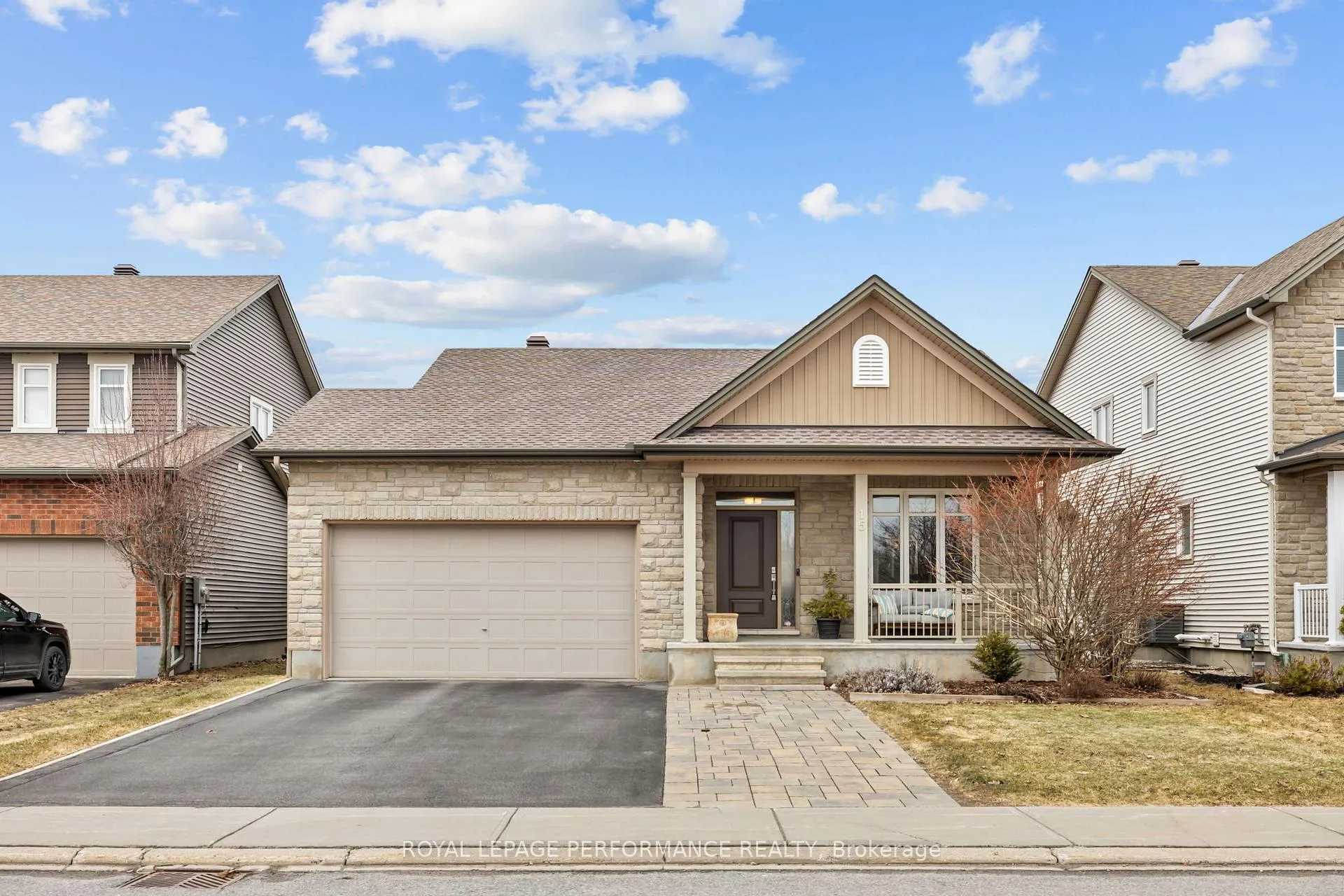 Front of 15 York Crossing