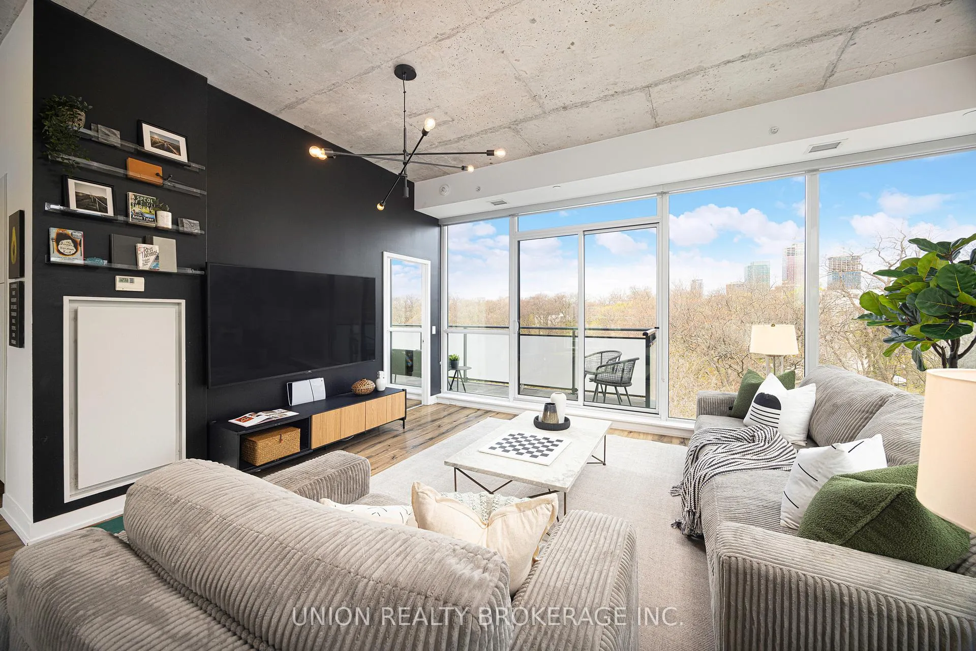 Photo 5 of Unit PH 602, 630 Kingston Road, Toronto, The Beaches — HOMEH