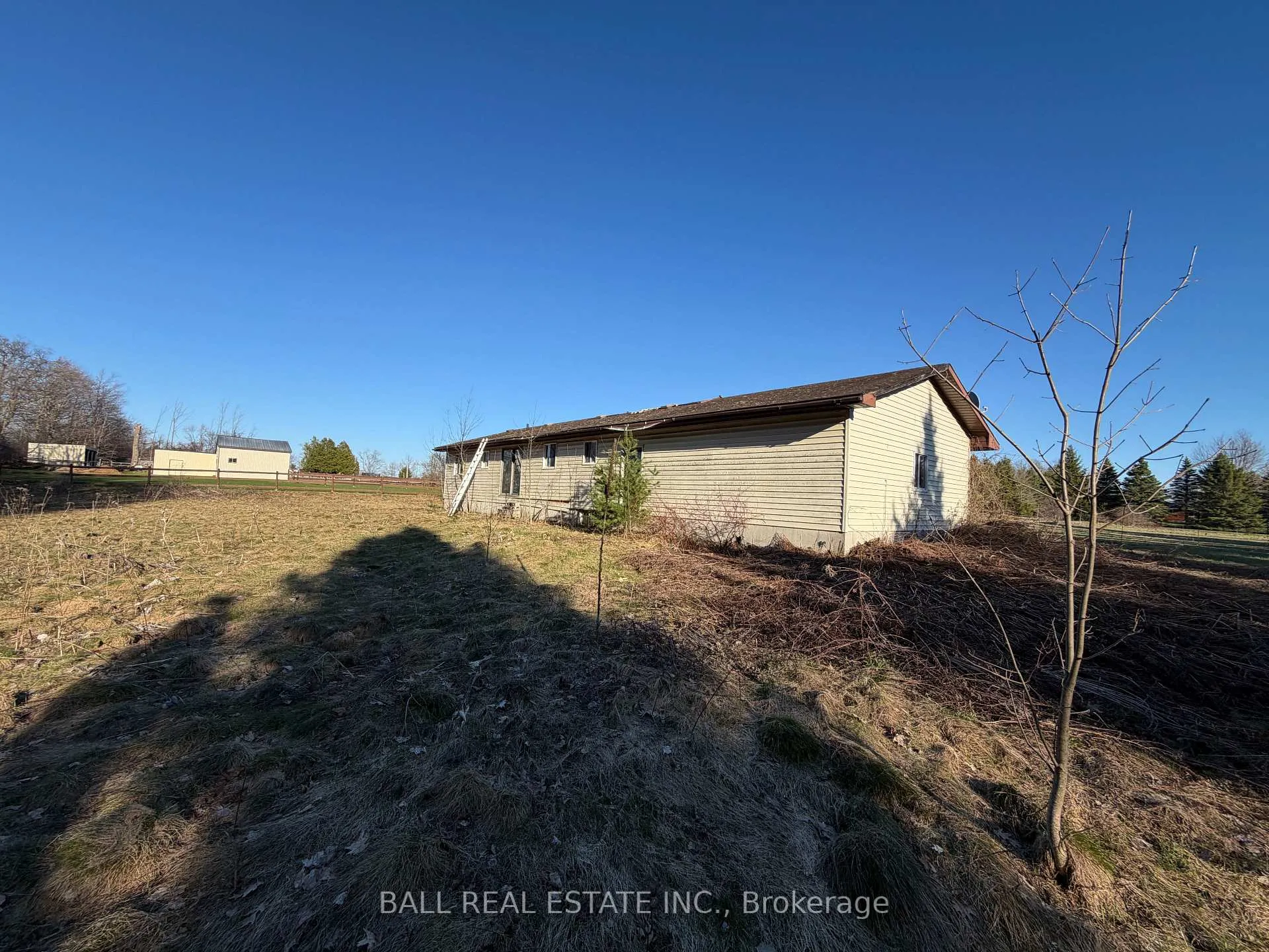 Photo 3 of 892 Carmel Crescent, Cavan Monaghan, Cavan Twp — HOMEH