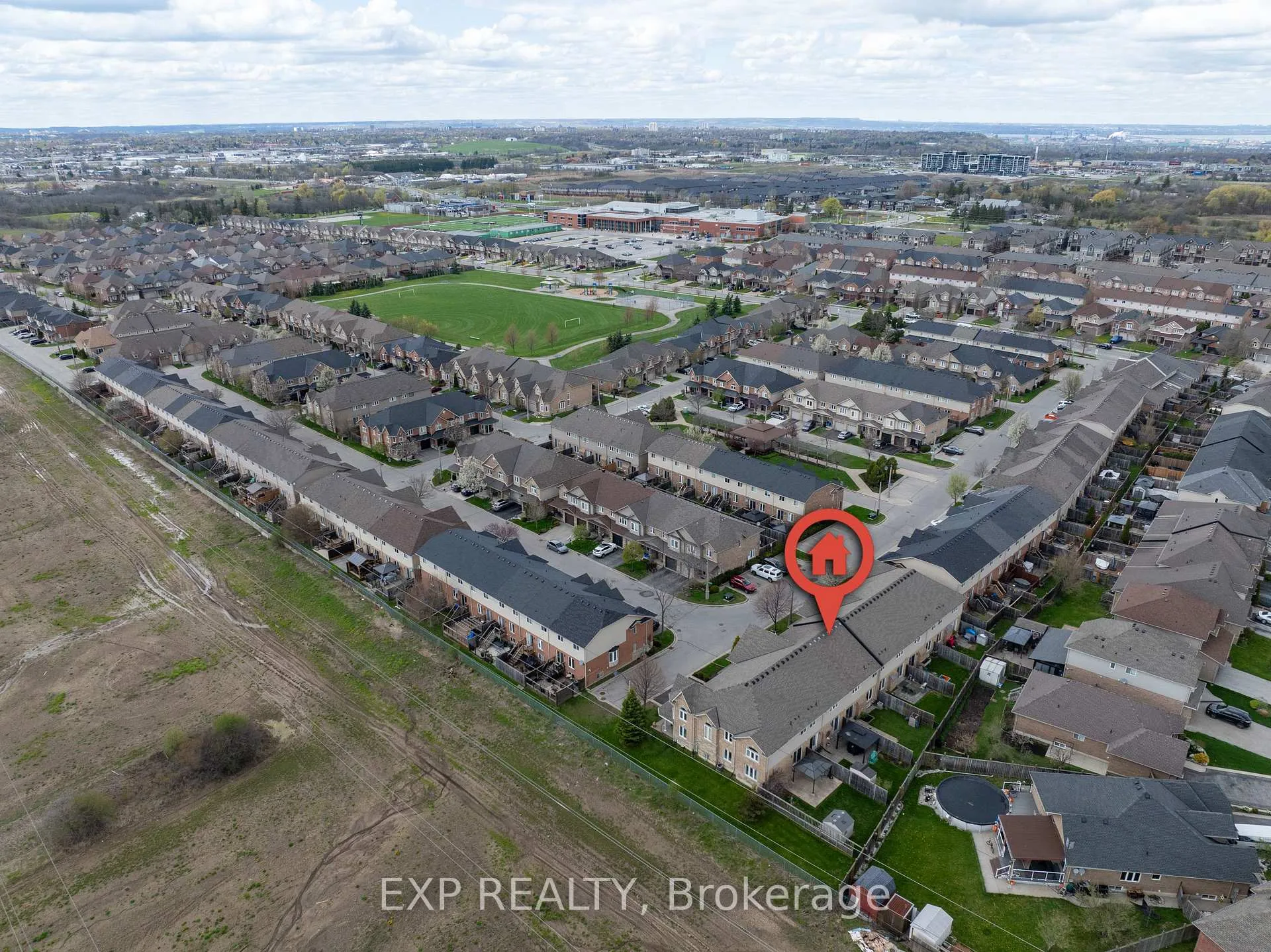 Photo 3 of 65 Periwinkle Drive, Hamilton, Rural Glanbrook — HOMEH