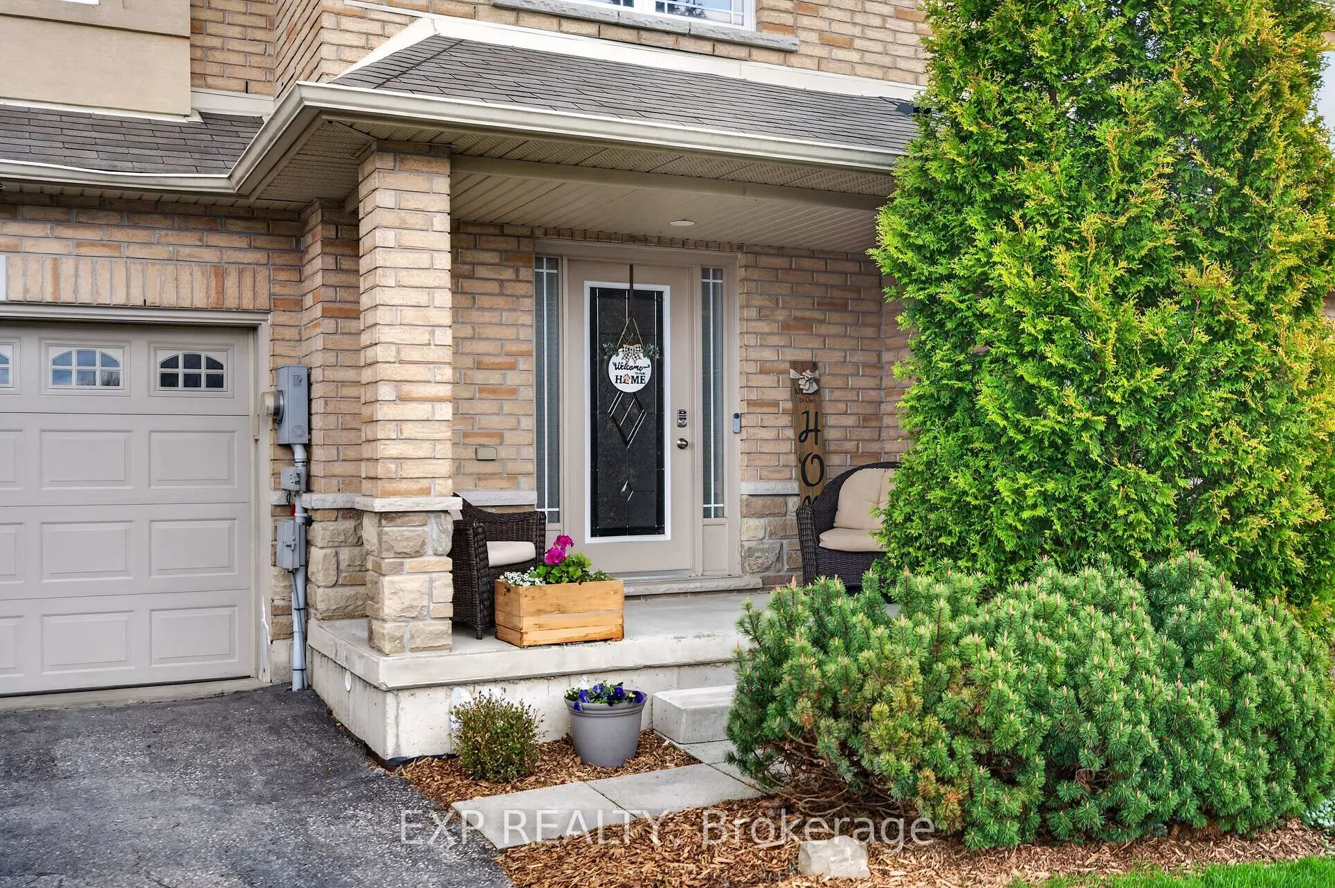 Photo 4 of 65 Periwinkle Drive, Hamilton, Rural Glanbrook — HOMEH