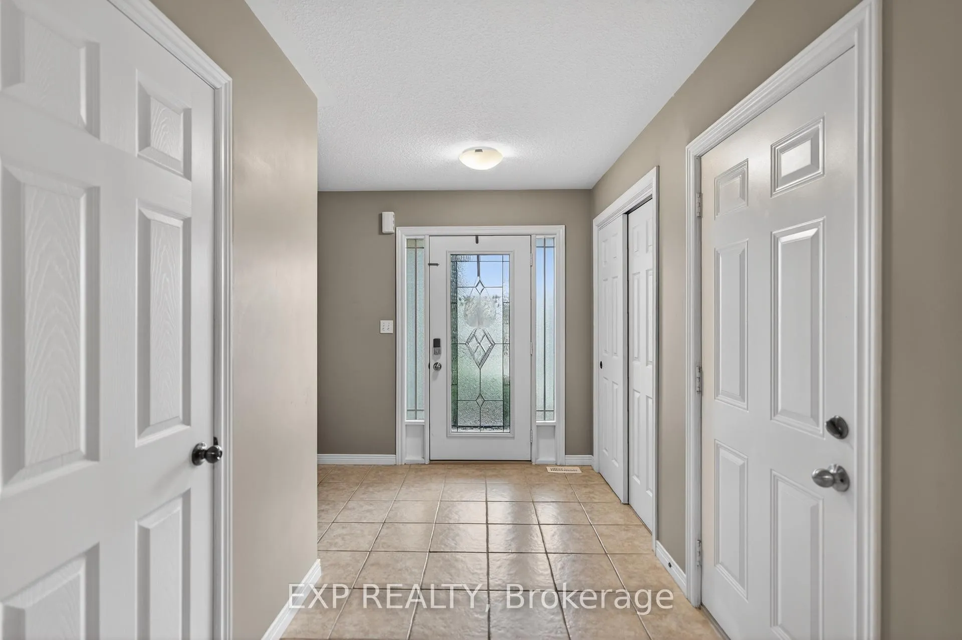 Photo 5 of 65 Periwinkle Drive, Hamilton, Rural Glanbrook — HOMEH