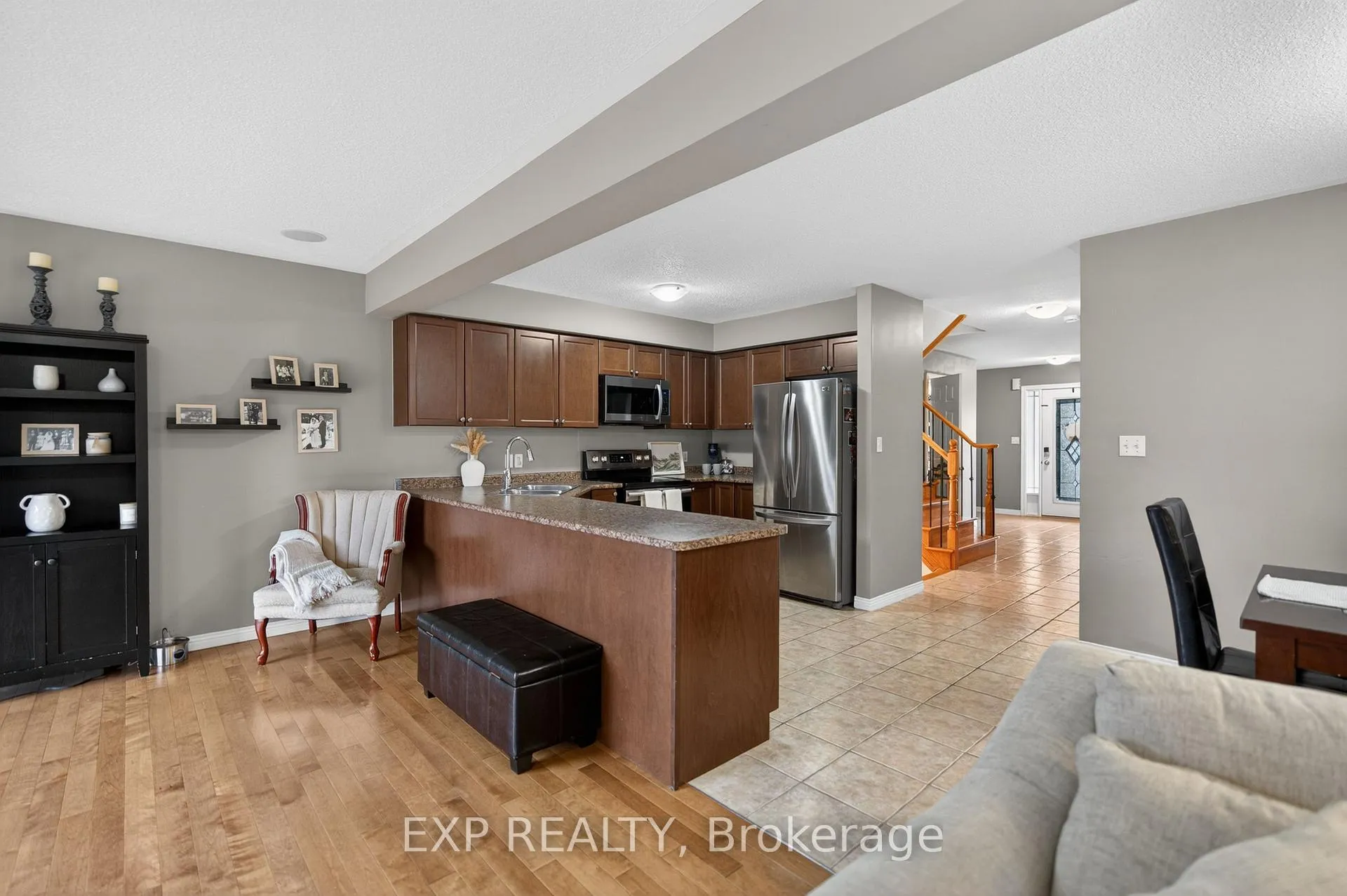 Photo 9 of 65 Periwinkle Drive, Hamilton, Rural Glanbrook — HOMEH