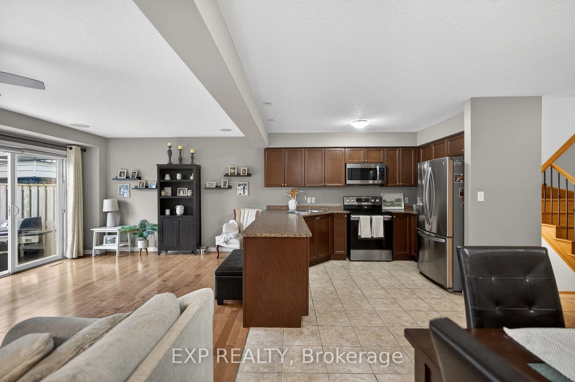 Photo 16 of 65 Periwinkle Drive, Hamilton, Rural Glanbrook — HOMEH