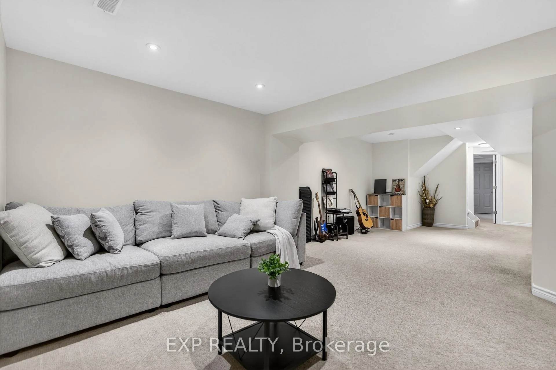 Photo 32 of 65 Periwinkle Drive, Hamilton, Rural Glanbrook — HOMEH