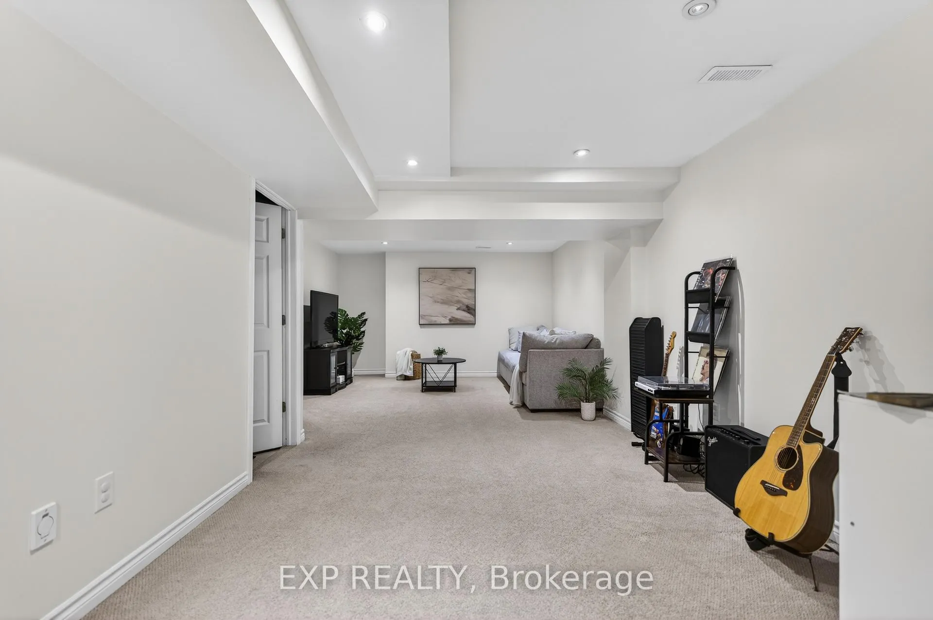 Photo 35 of 65 Periwinkle Drive, Hamilton, Rural Glanbrook — HOMEH