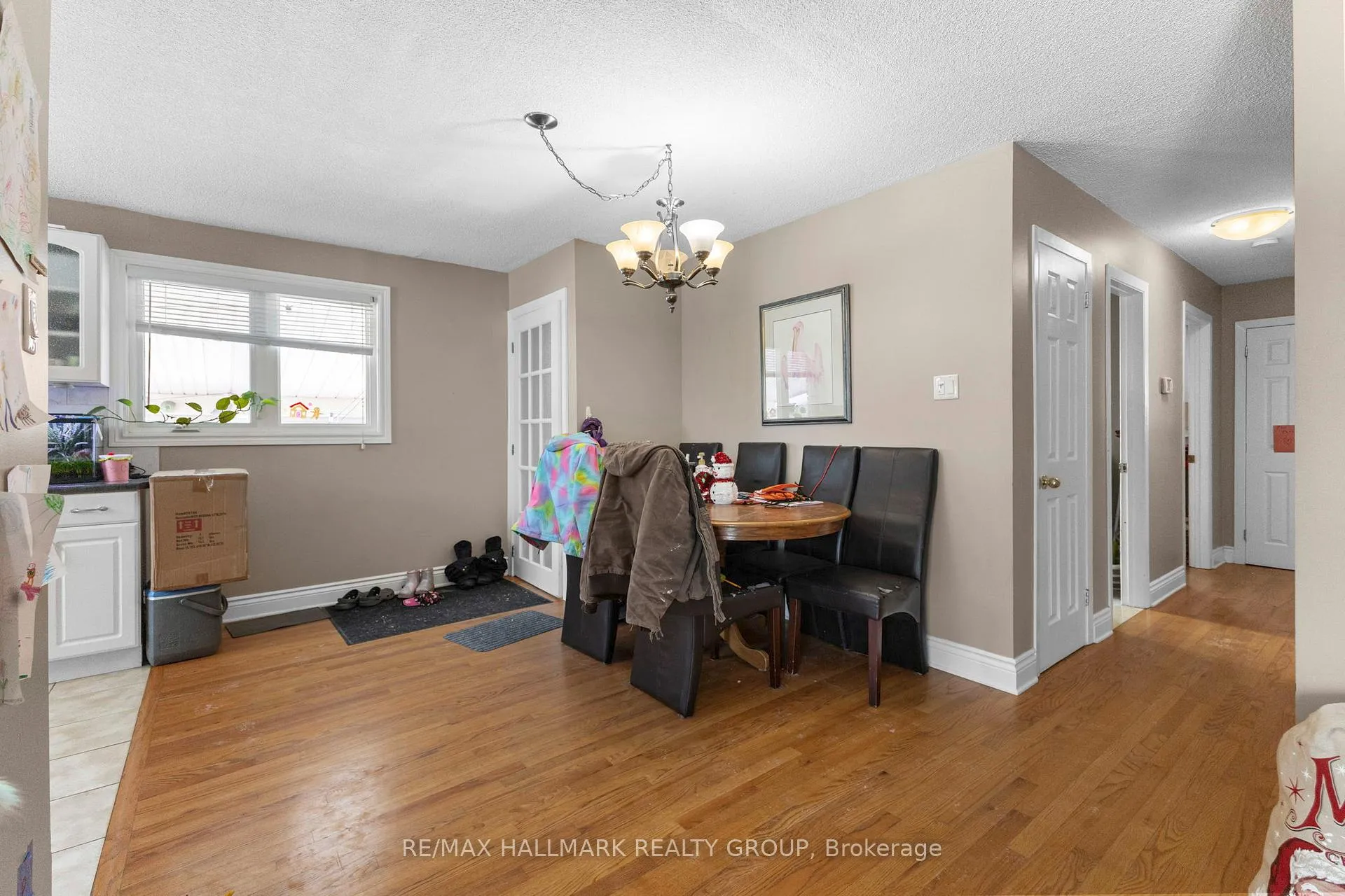 Photo 4 of 816 Willow Avenue, Ottawa, Chatelaine Village — HOMEH