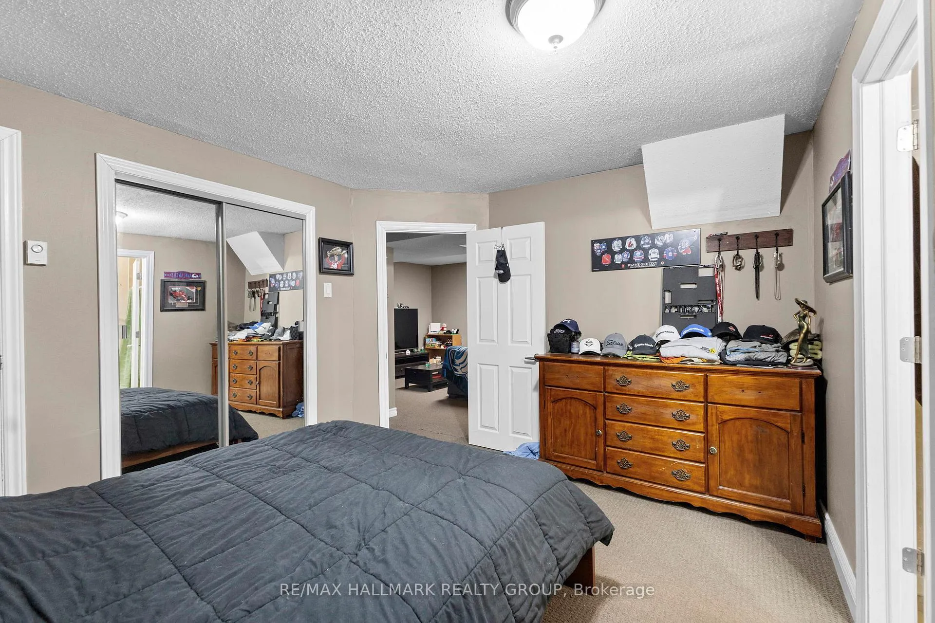 Photo 13 of 816 Willow Avenue, Ottawa, Chatelaine Village — HOMEH