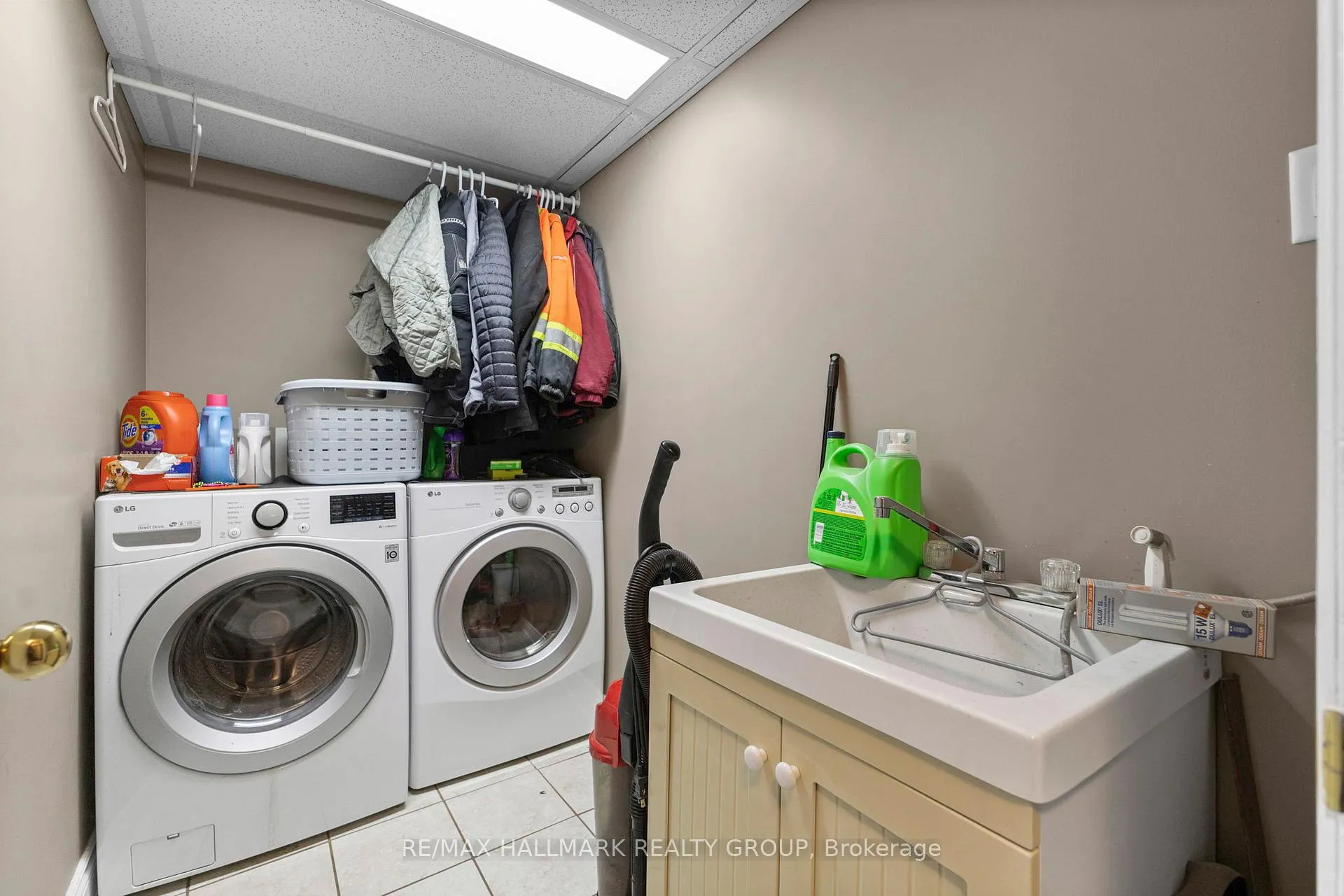 Photo 19 of 816 Willow Avenue, Ottawa, Chatelaine Village — HOMEH