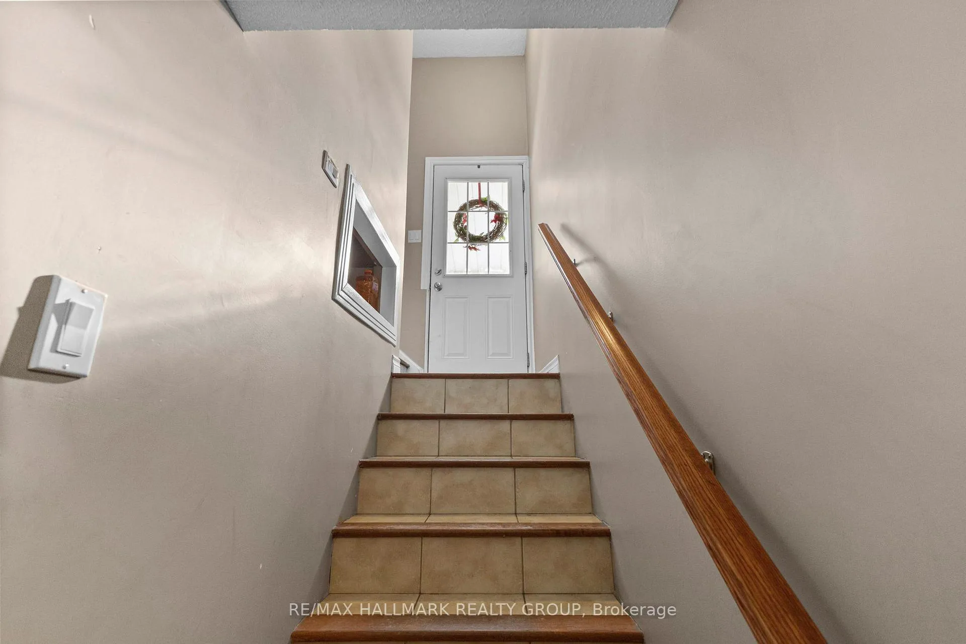 Photo 20 of 816 Willow Avenue, Ottawa, Chatelaine Village — HOMEH