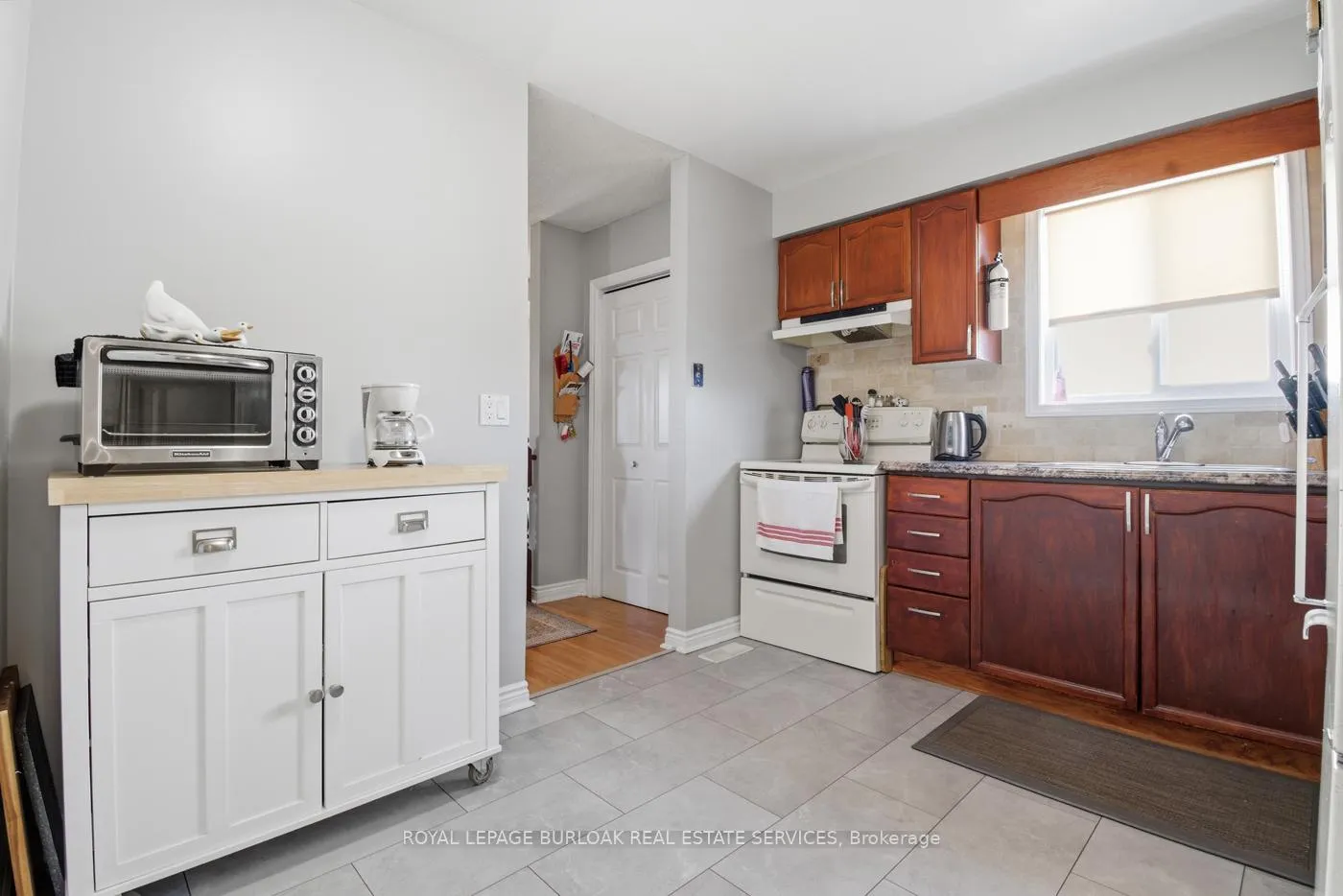 Photo 11 of Unit Upper, 113 Commercial Street, Welland, Lincoln/Crowland — HOMEH