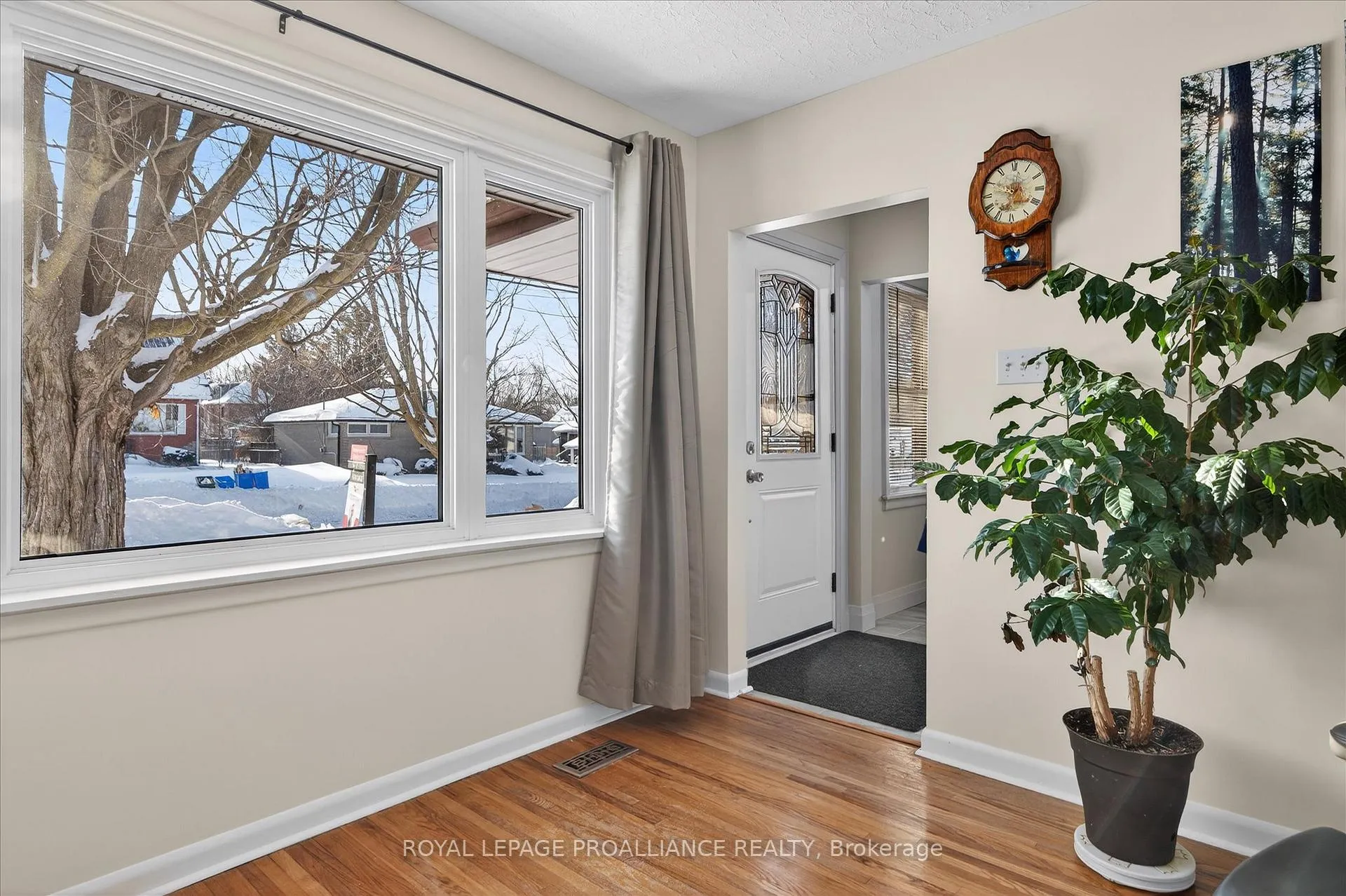Photo 2 of 260 Bellevue Street, Peterborough, Northcrest Ward 5 — HOMEH