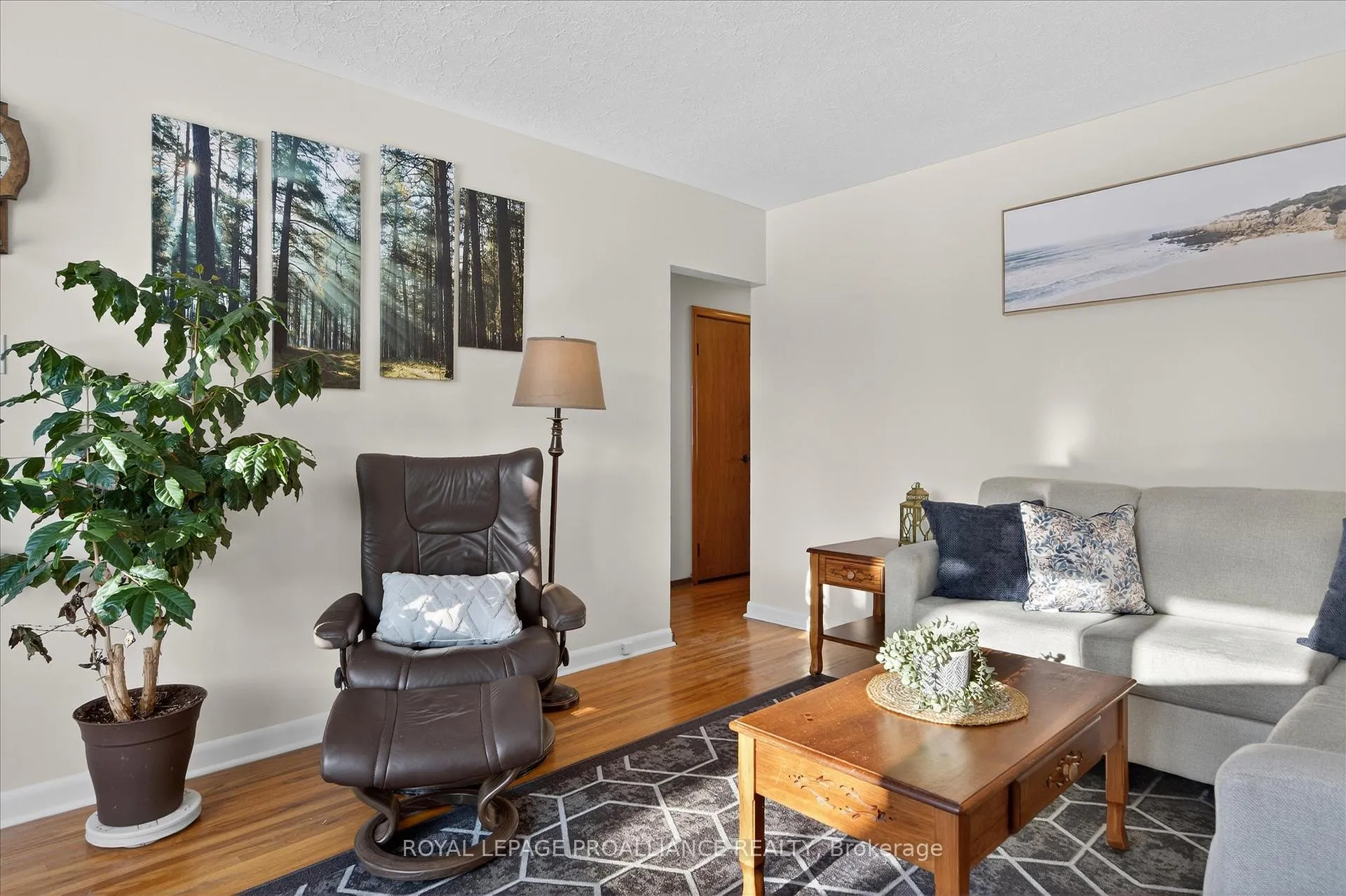 Photo 3 of 260 Bellevue Street, Peterborough, Northcrest Ward 5 — HOMEH