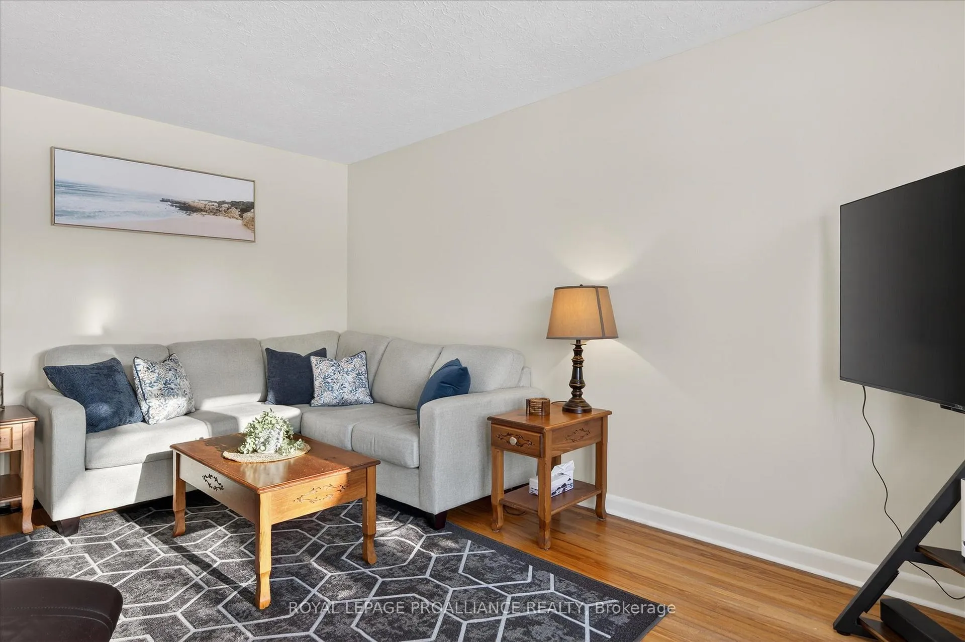 Photo 4 of 260 Bellevue Street, Peterborough, Northcrest Ward 5 — HOMEH