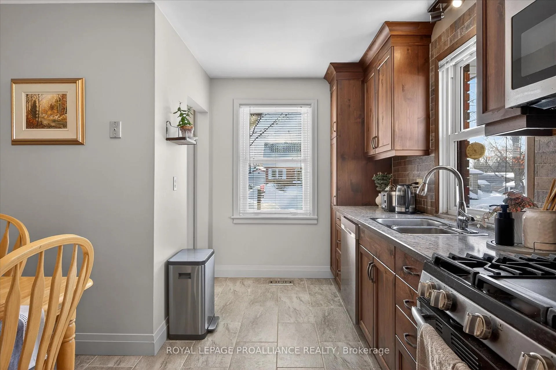 Photo 9 of 260 Bellevue Street, Peterborough, Northcrest Ward 5 — HOMEH