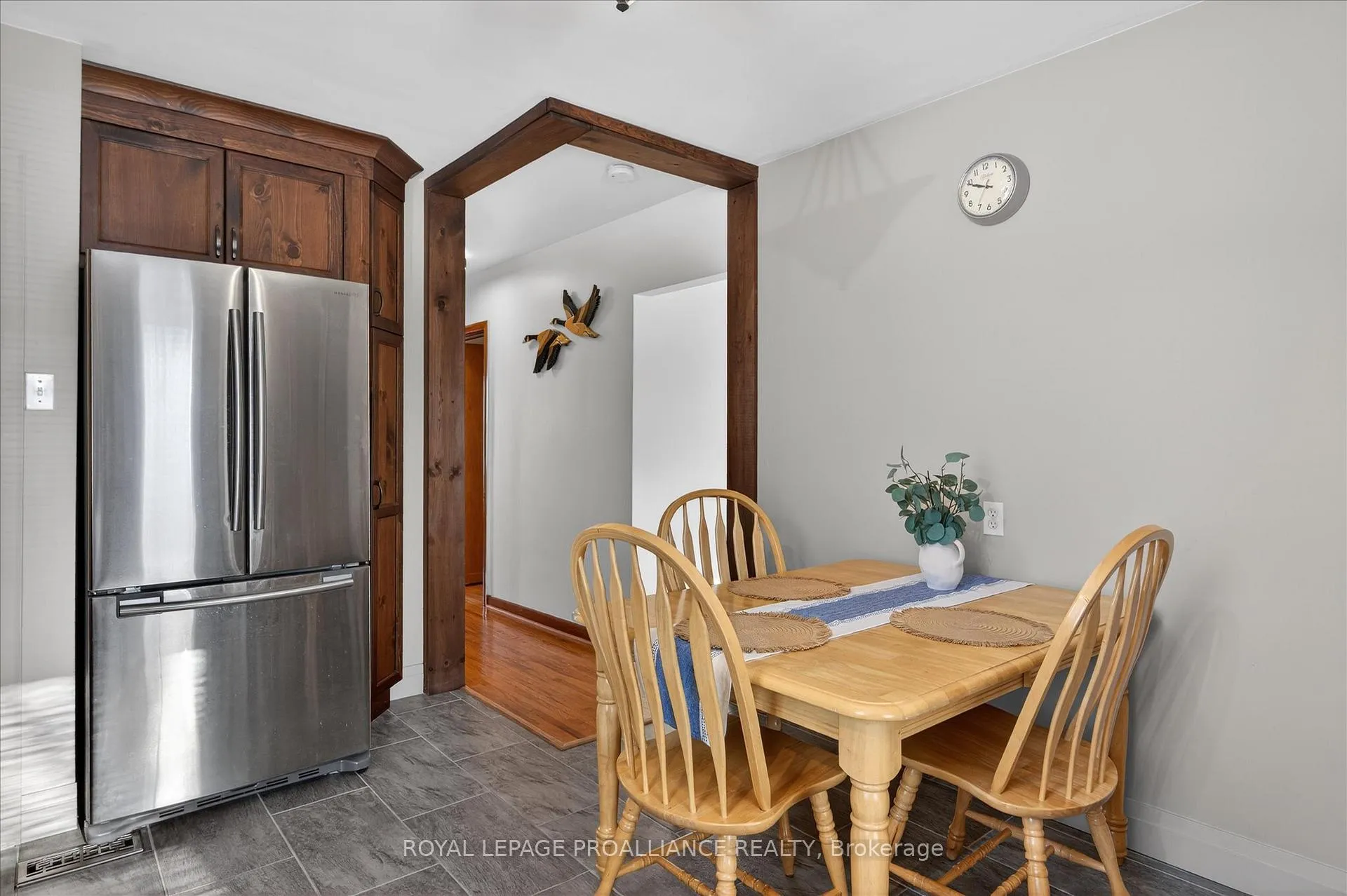 Photo 13 of 260 Bellevue Street, Peterborough, Northcrest Ward 5 — HOMEH