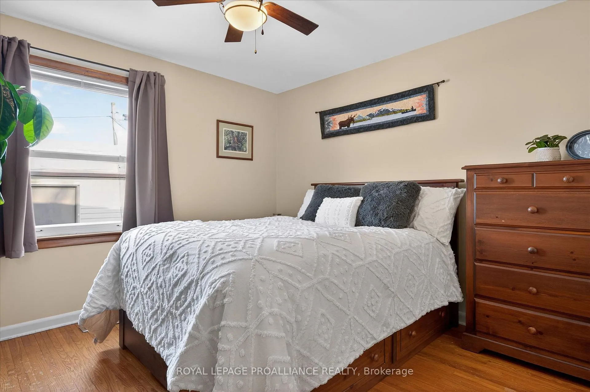 Photo 15 of 260 Bellevue Street, Peterborough, Northcrest Ward 5 — HOMEH