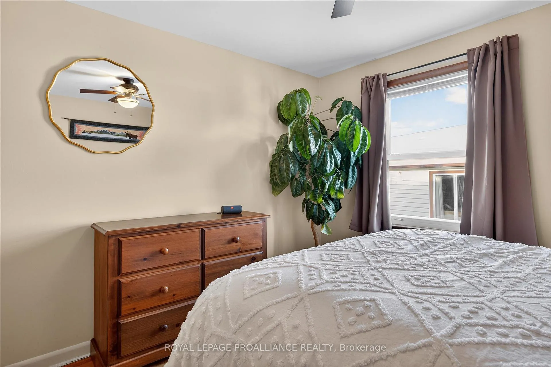 Photo 16 of 260 Bellevue Street, Peterborough, Northcrest Ward 5 — HOMEH