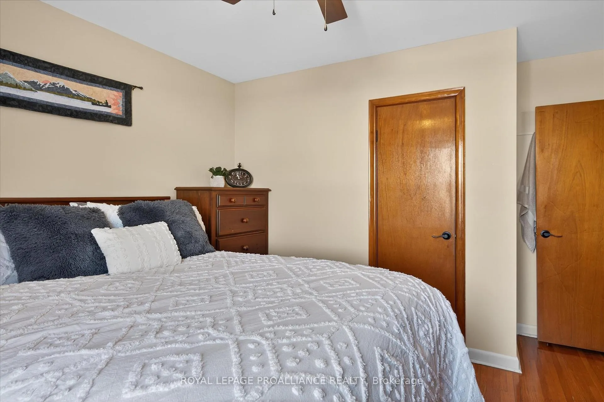 Photo 17 of 260 Bellevue Street, Peterborough, Northcrest Ward 5 — HOMEH