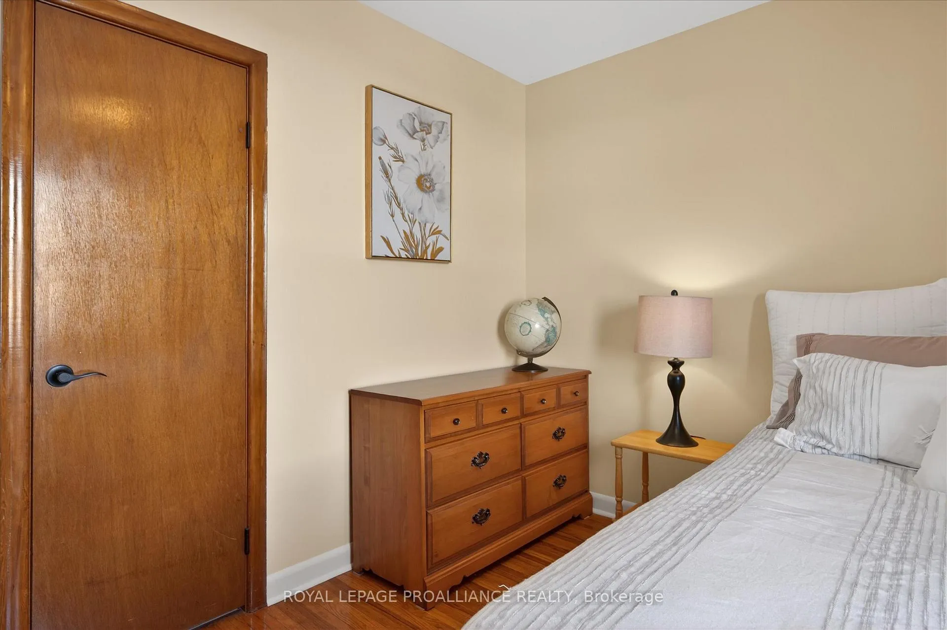 Photo 21 of 260 Bellevue Street, Peterborough, Northcrest Ward 5 — HOMEH