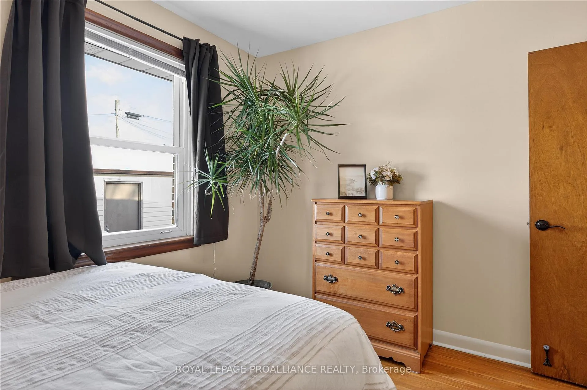 Photo 22 of 260 Bellevue Street, Peterborough, Northcrest Ward 5 — HOMEH