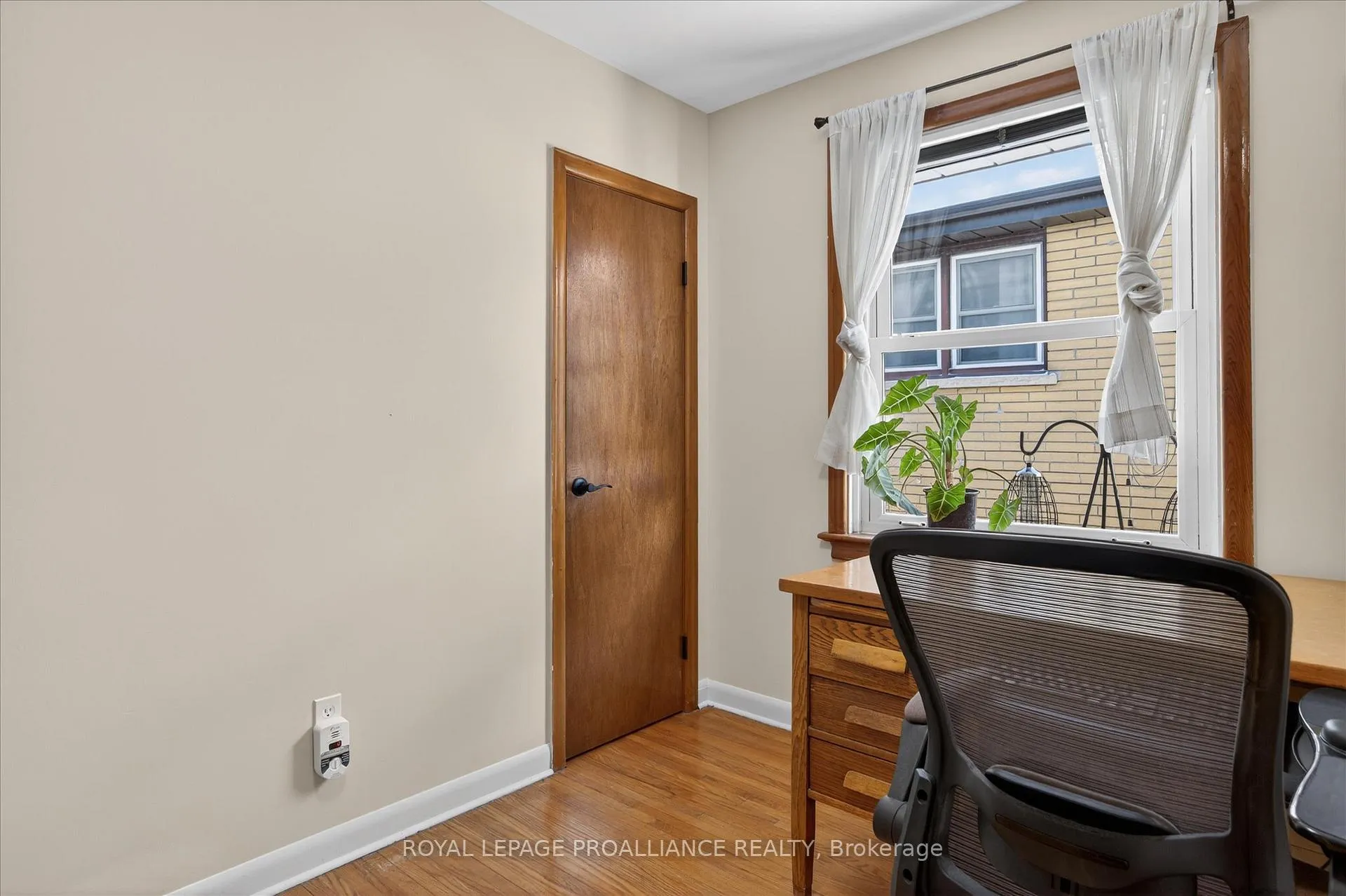 Photo 24 of 260 Bellevue Street, Peterborough, Northcrest Ward 5 — HOMEH