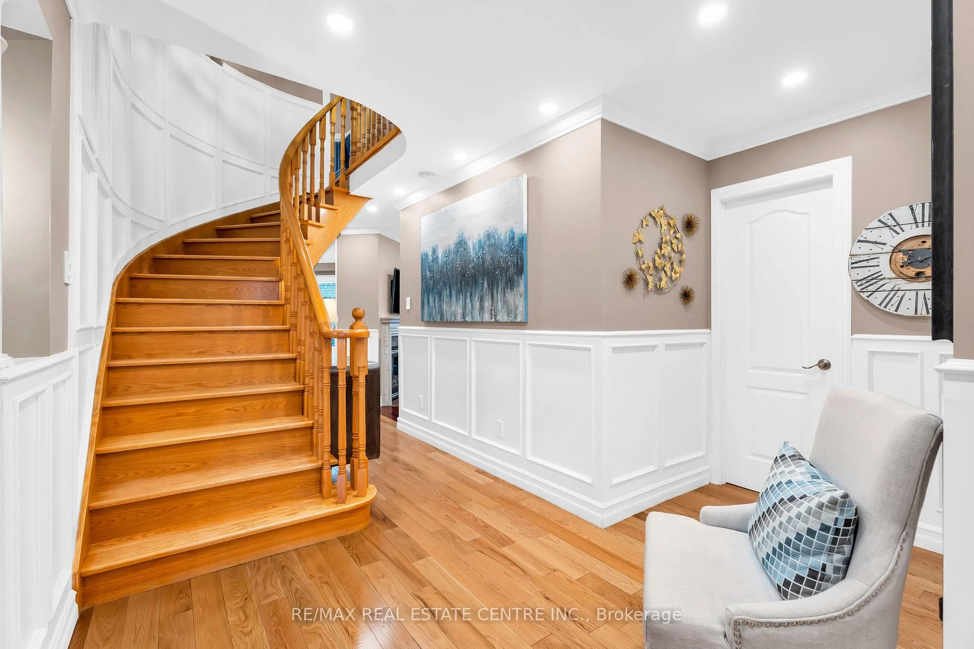 Photo 9 of 48 Chester Crescent, Halton Hills, Georgetown — HOMEH