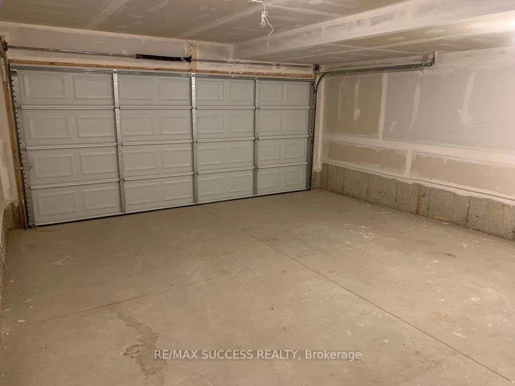 Photo 12 of 80 Progress Crescent, Kitchener — HOMEH
